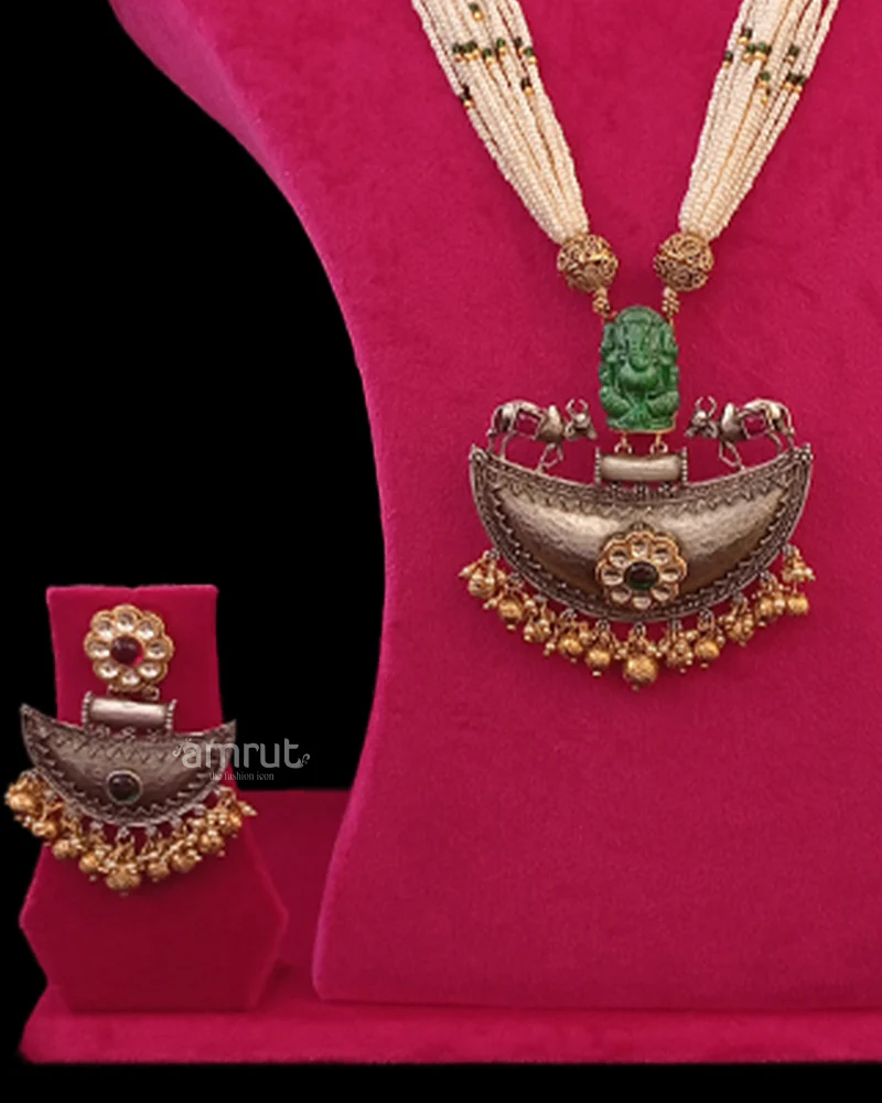 Antique Pendant and Layer Pearl Necklace Set with Earring - Image 2