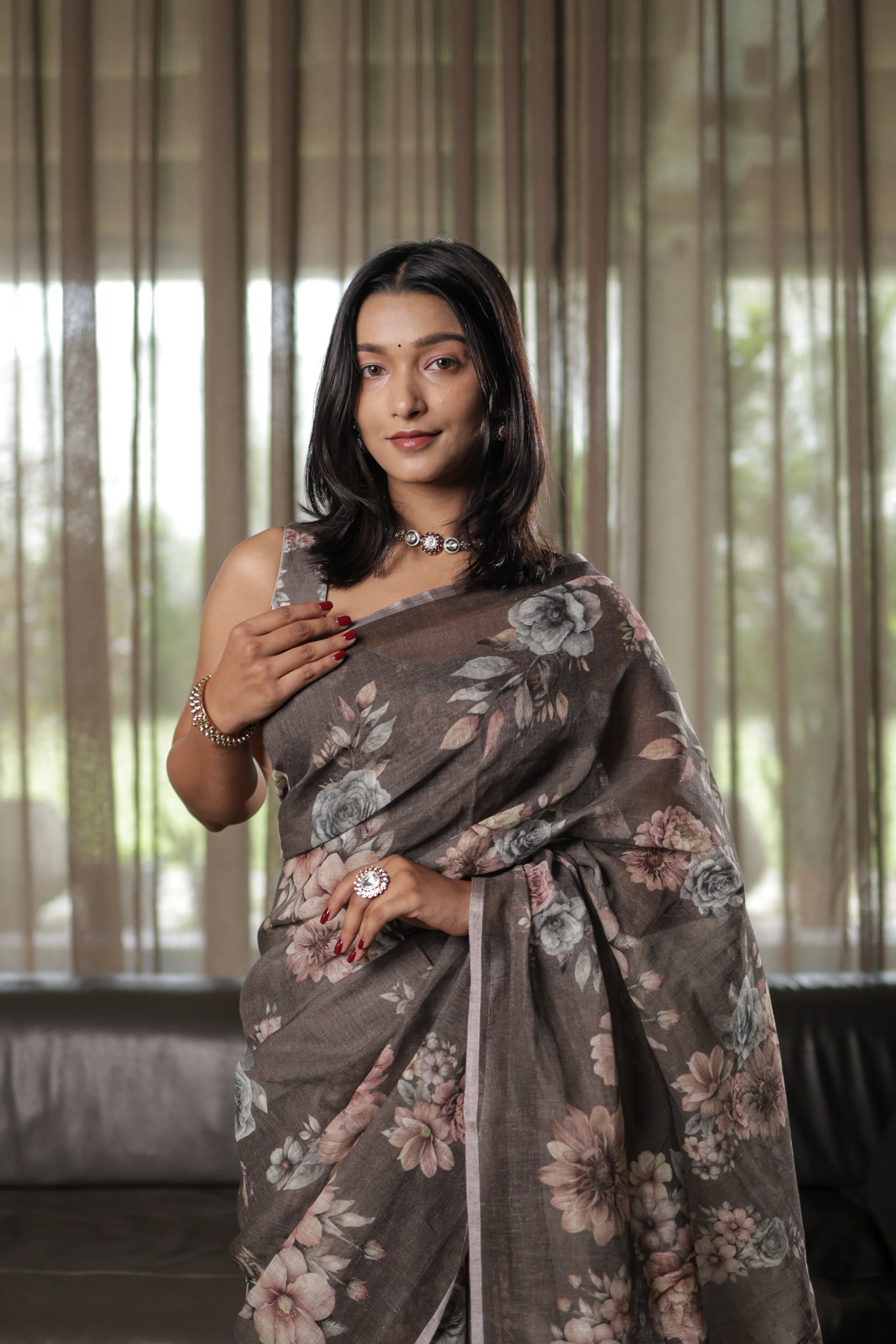 Charcoal Grey Linen Blend Saree with Pastel Floral Digital Print Unstitched Blouse - Image 2