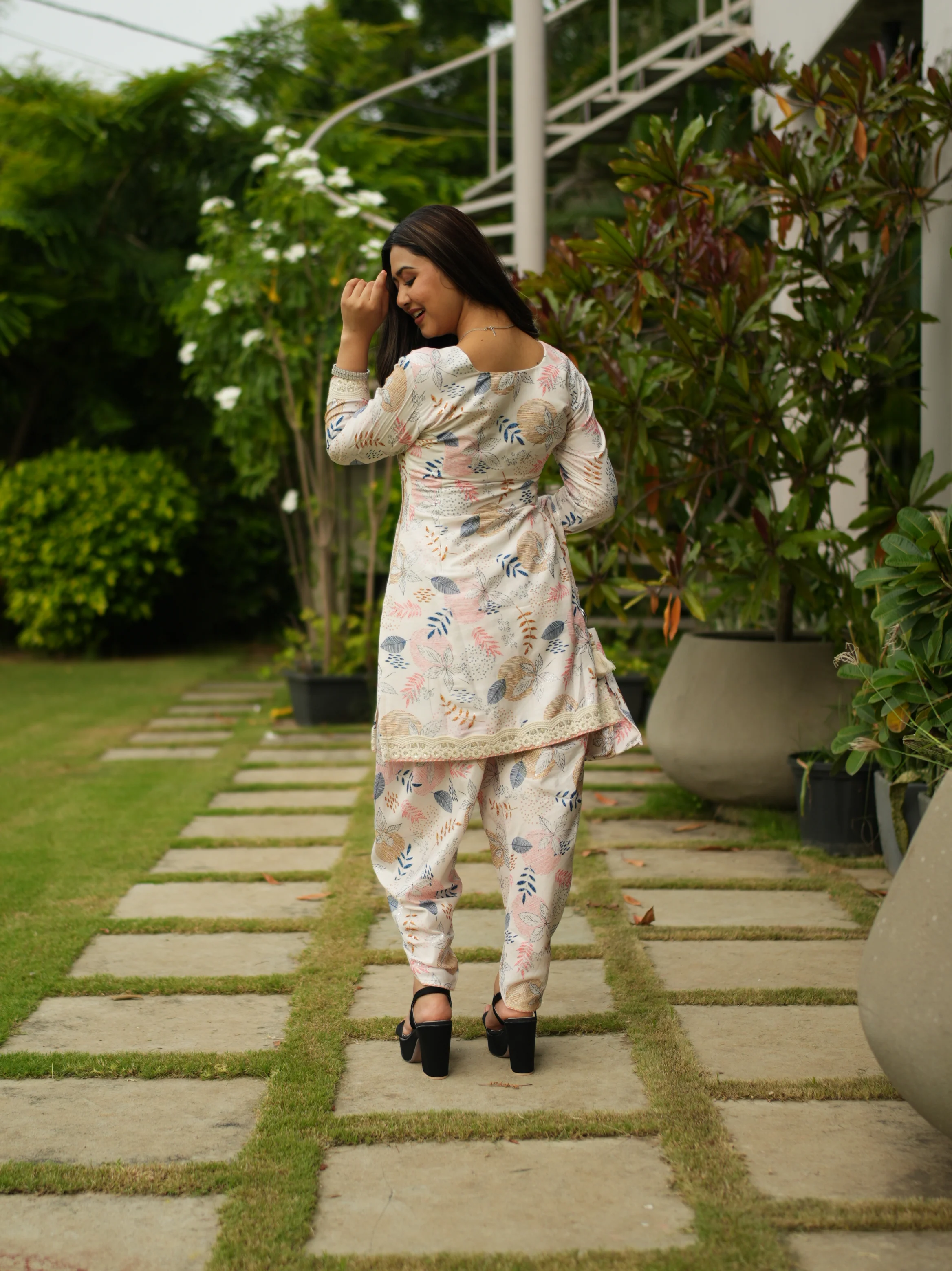 Cream White Embroidered Suit Set with Matching Bag - Image 4