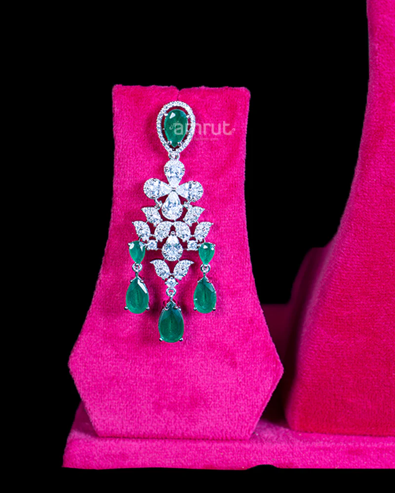 Double-Layered Necklace with Emerald-Green and White Stones and Earrings - Image 2