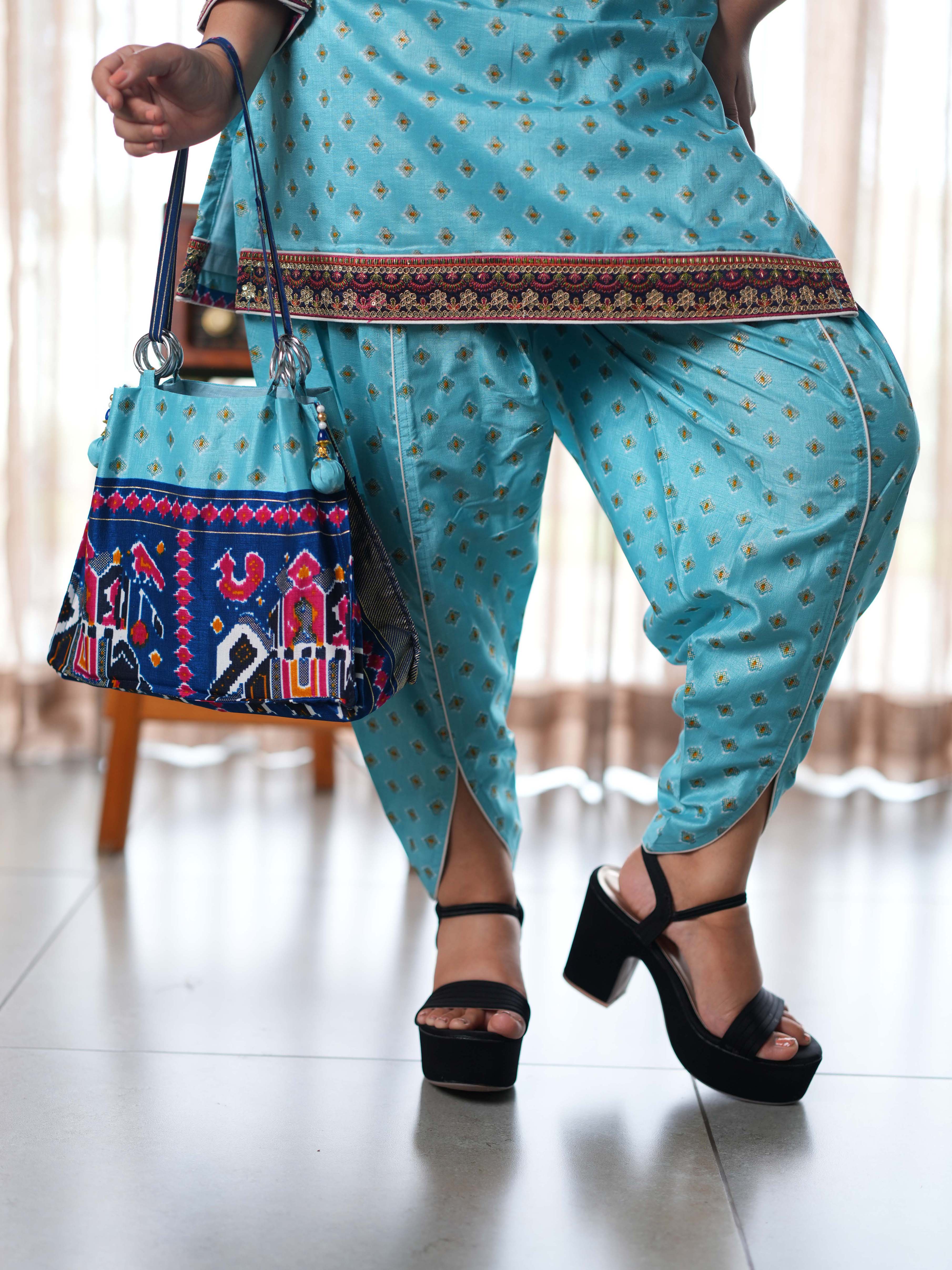 Elegant Blue Printed Cotton Suit Set with Coordinated Handbag - Image 5