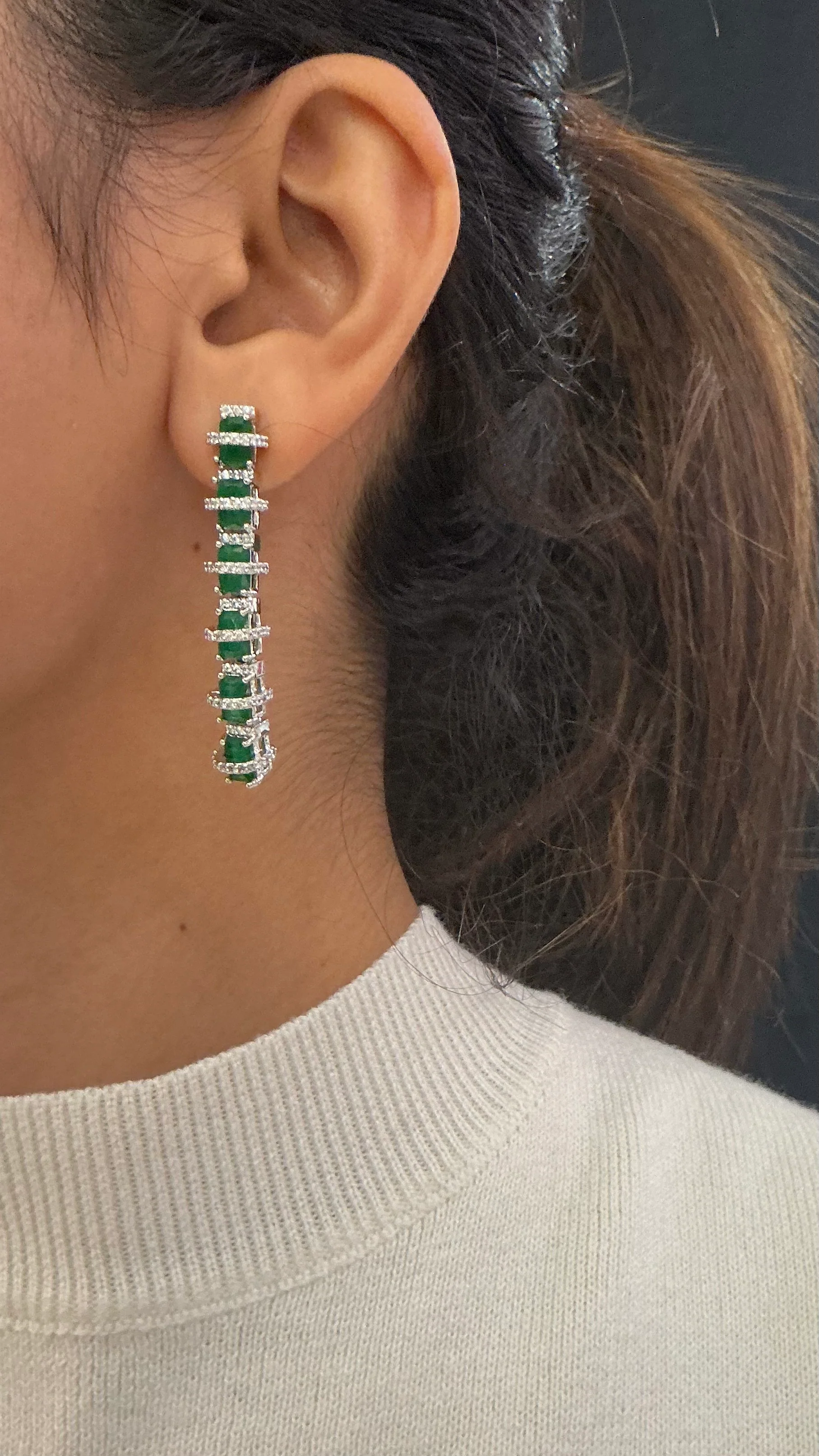 Elegant Emerald Green Rectangular Crystal Tennis Necklace in Silver Finish - Image 2