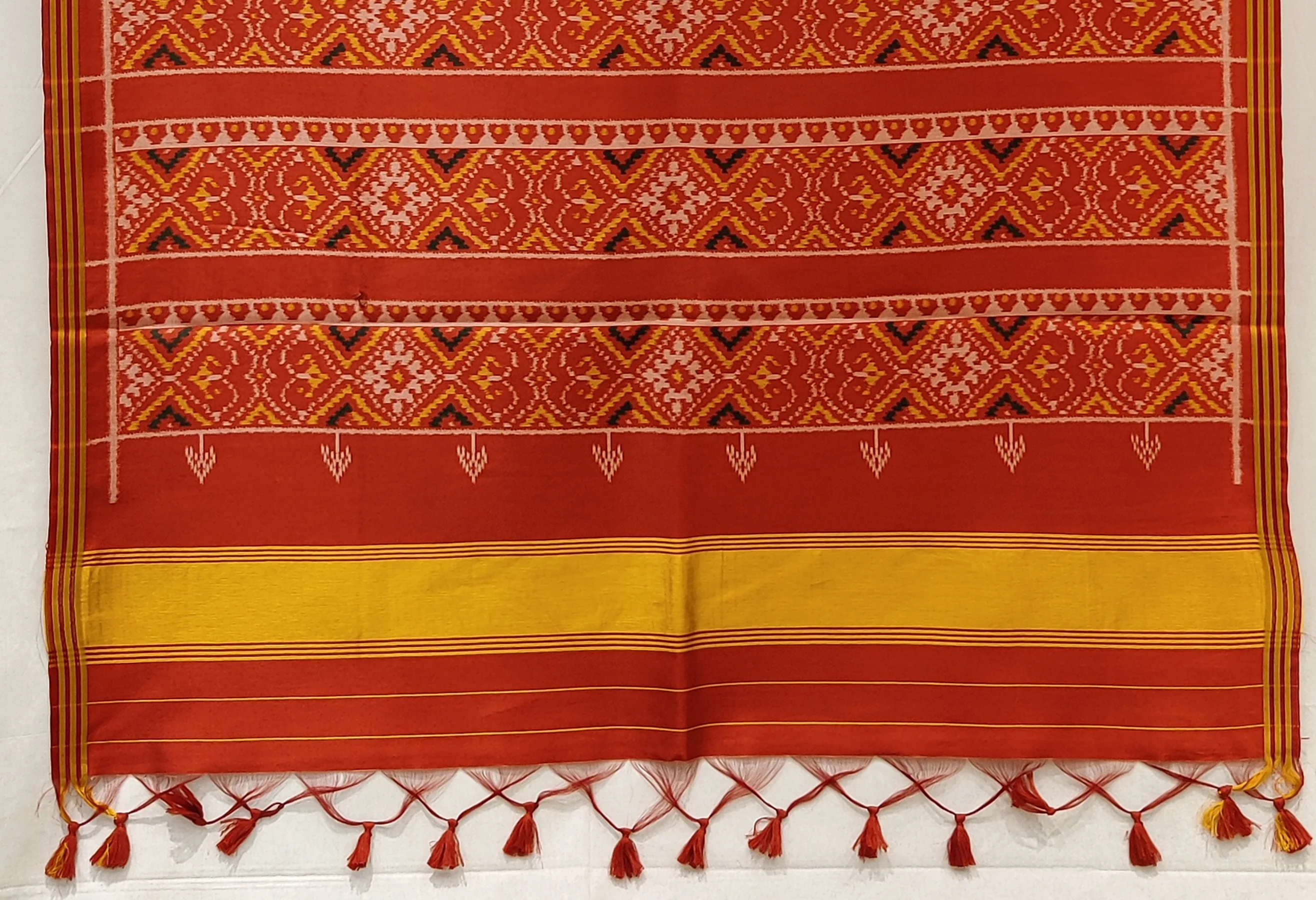 Elegant Grey Patola Inspired Silk Blend Saree with Traditional Gujarati Motifs P166 - Image 3