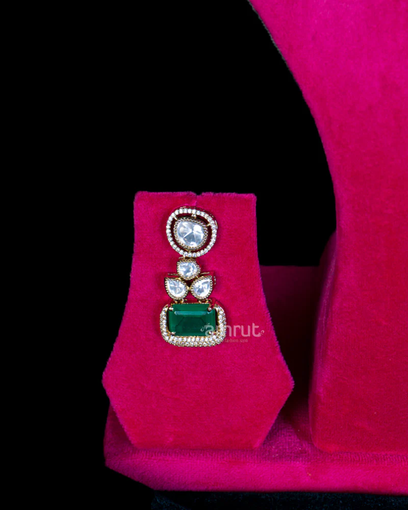 Emerald Green Gemstone Gold-Toned Choker Necklace and Earrings - Image 3