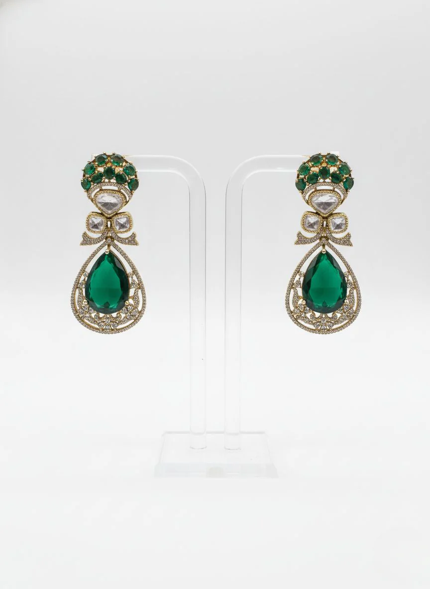 Emerald Green Kundan Bridal Necklace Set with Matching Earrings - Image 2