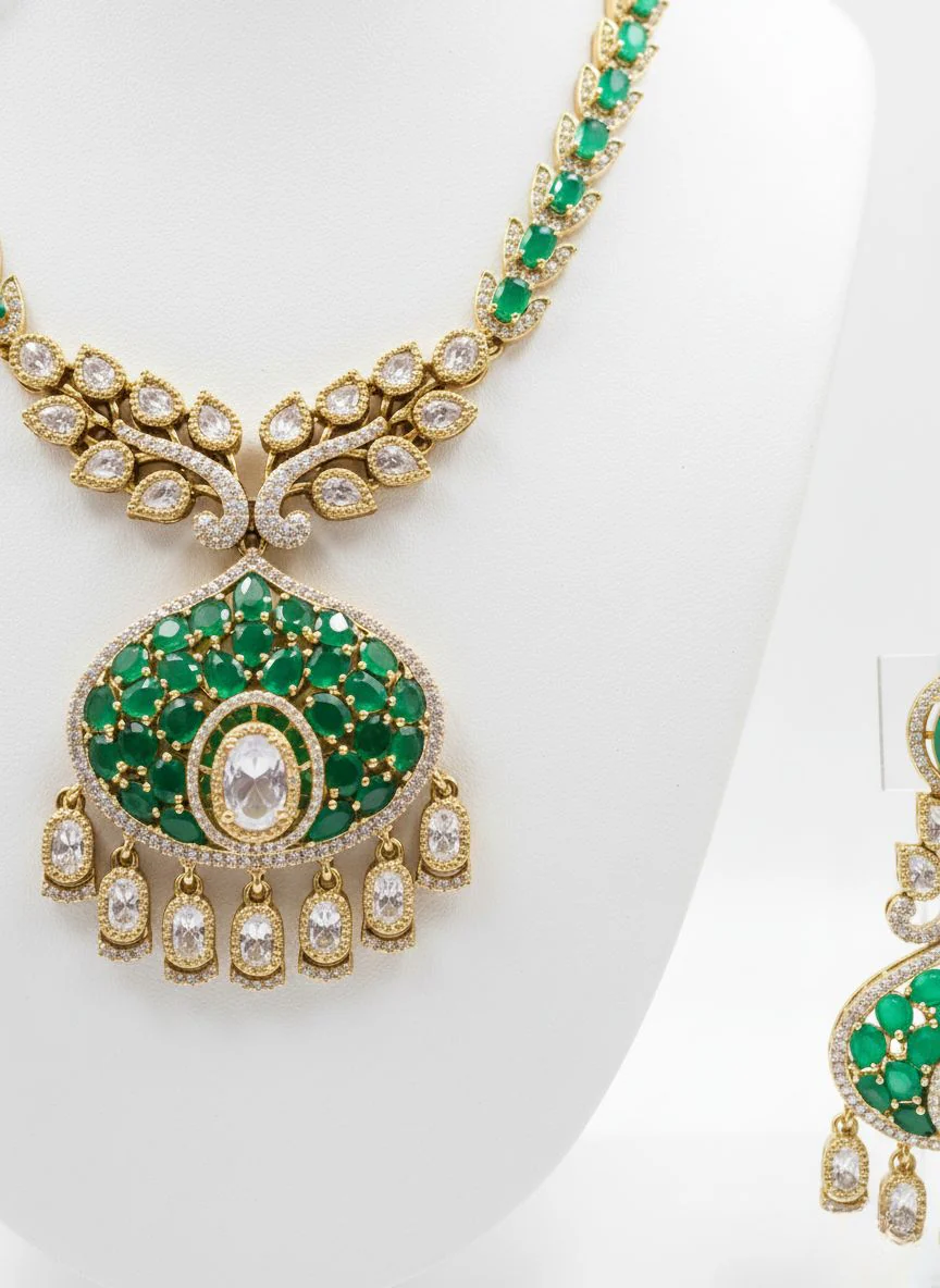 Emerald Green Kundan Pendant Necklace Set with Matching Earrings - Image 3