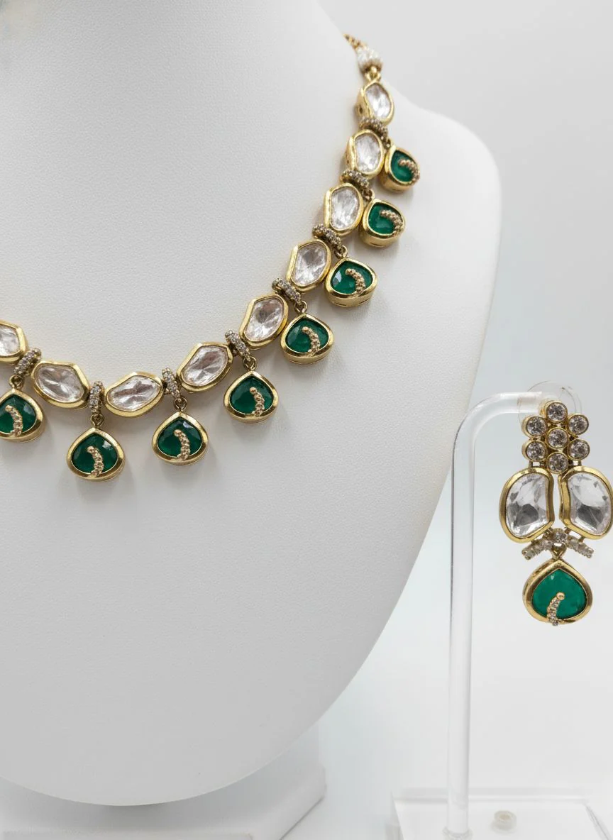 Emerald Green & Kundan Stone Necklace Set with Matching Earrings - Image 3