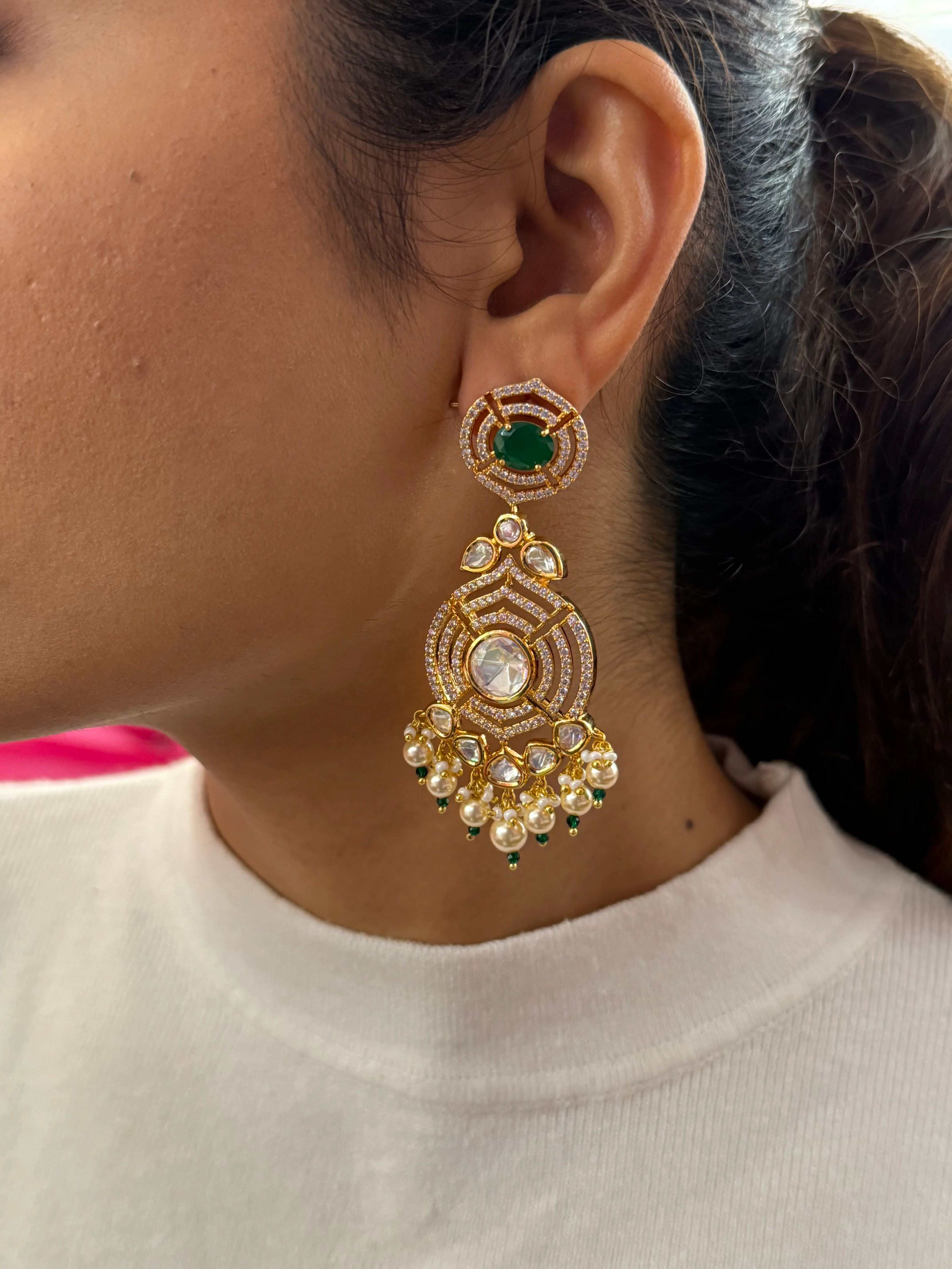 Exquisite Bridal Kundan Choker Set with Earrings & Maang Tikka - Image 2