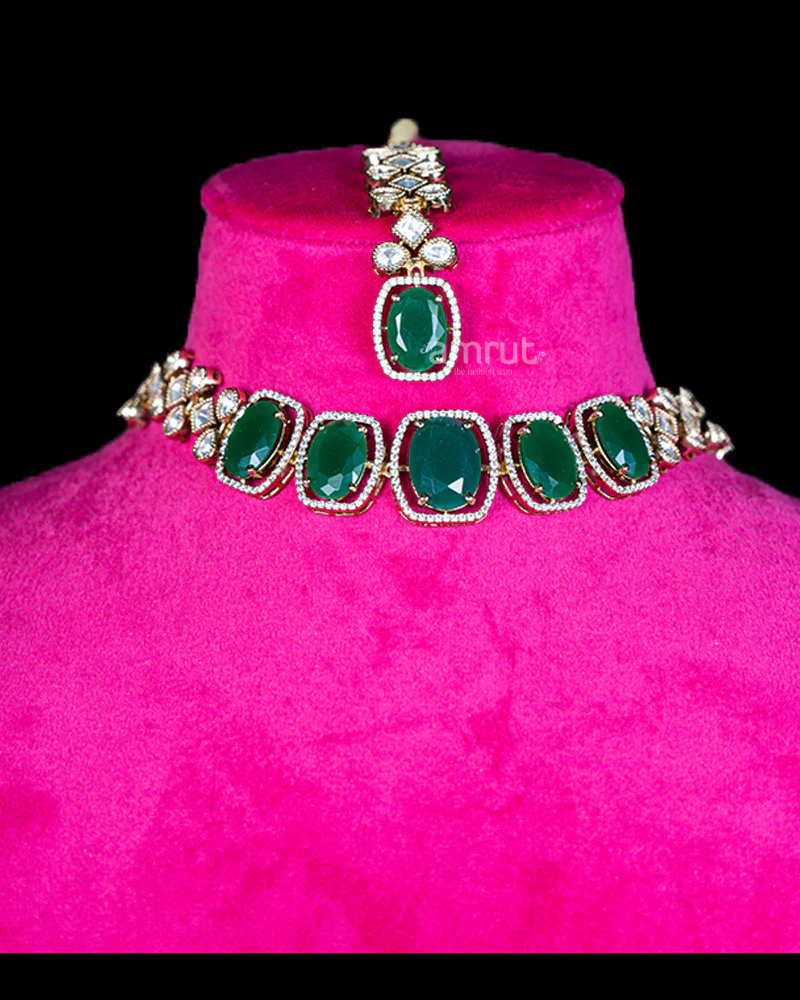 Gold-Toned Emerald Green Necklace, Earrings & Maang Tikka Set - Image 2