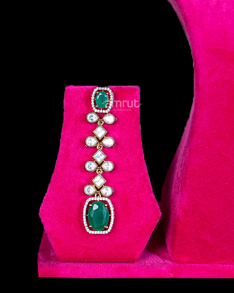Gold-Toned Emerald Green Necklace, Earrings & Maang Tikka Set - Image 3