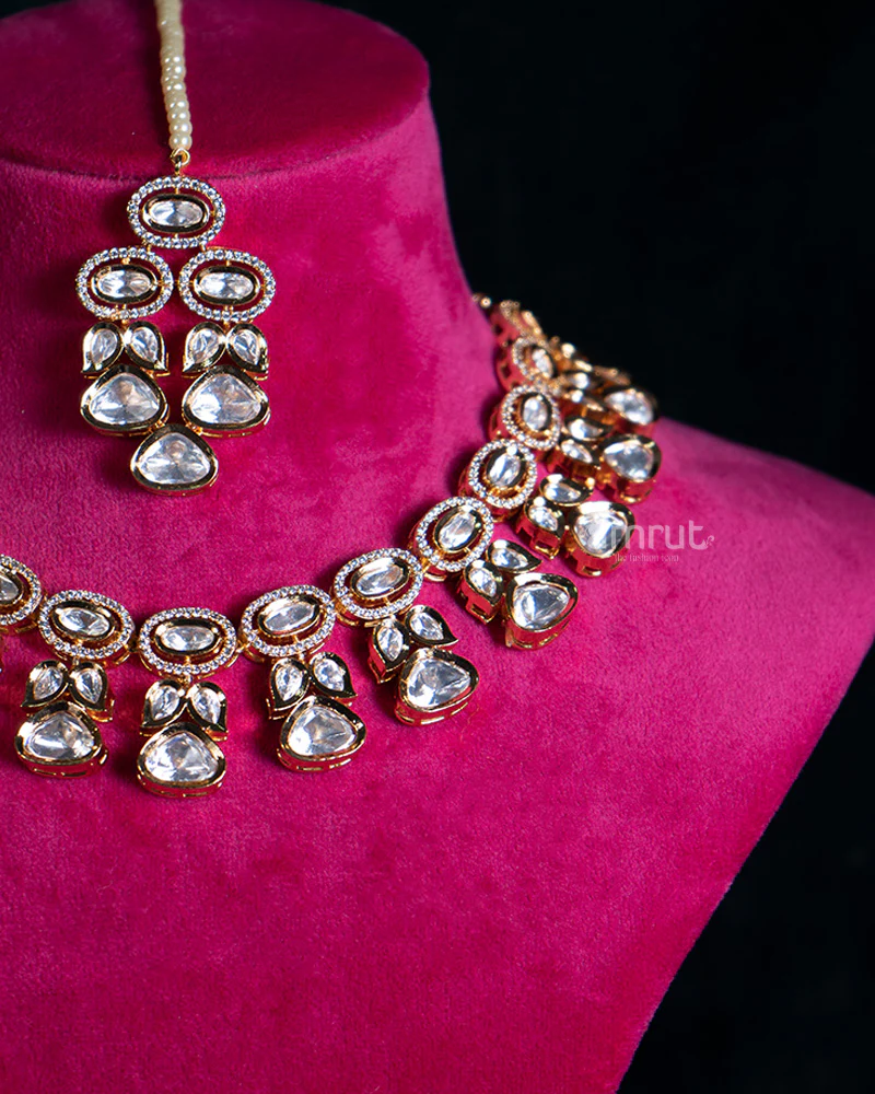 Golden Crystal Necklace Set with Matching Maang Tikka - Image 2
