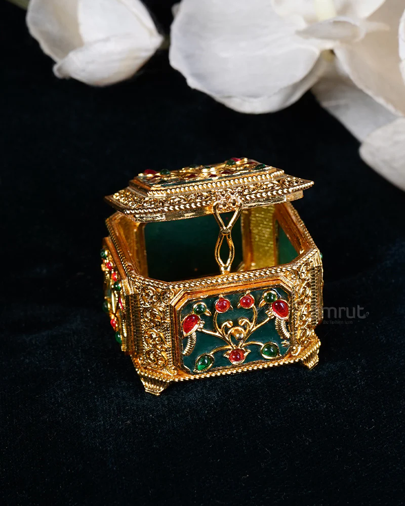 Golden Filigree and Polki Diamonds embellished Royal Sindur Dani - Image 2