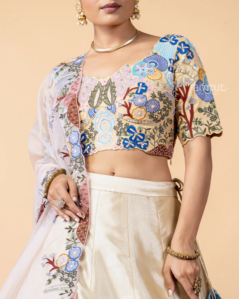 Golden Lehenga Choli with Zardozi Work and Net Dupatta - Image 3