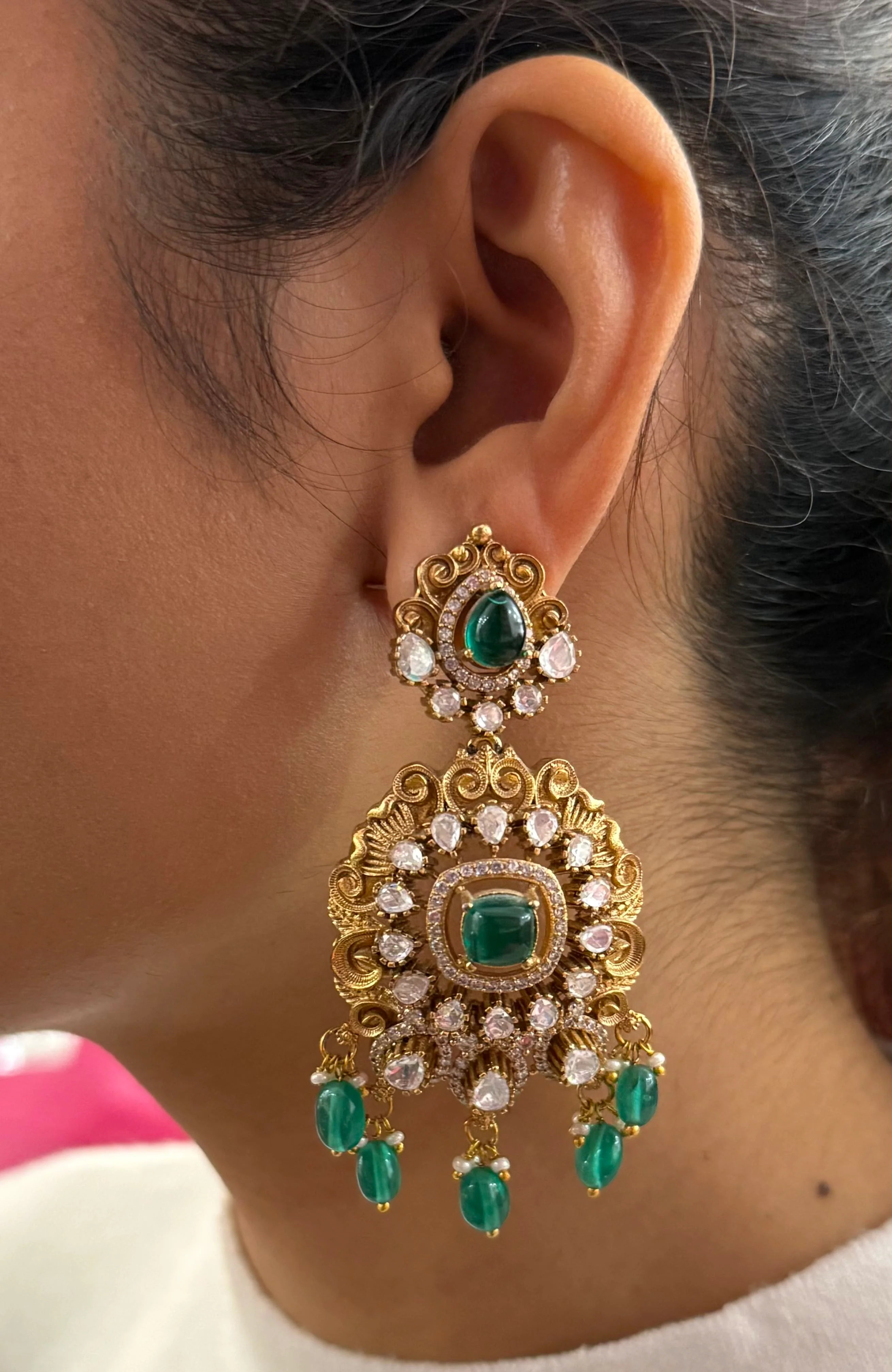Grand Antique Gold Necklace with Green Stone & Pearl Drops - Image 2