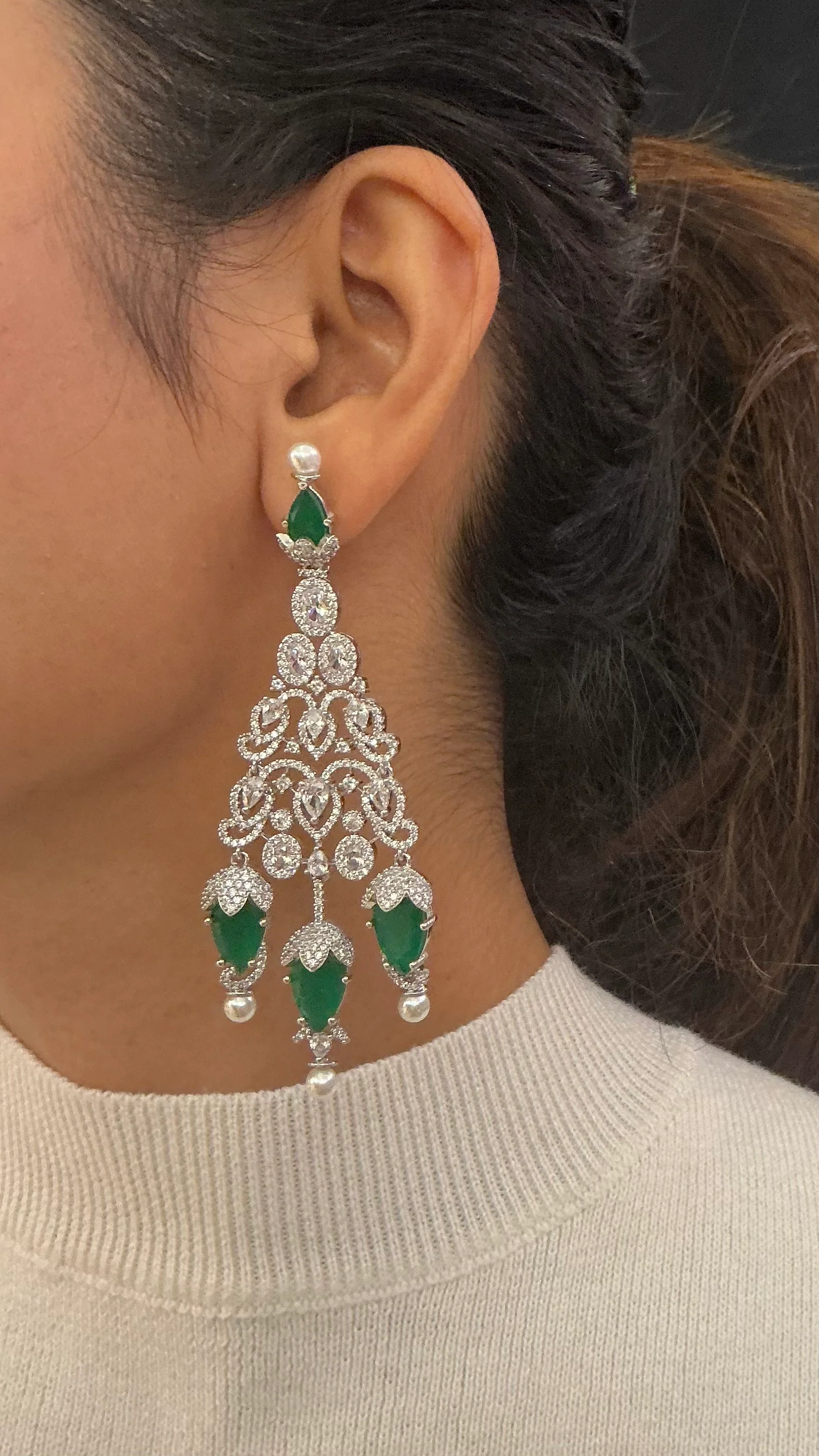 Grand Emerald Green Layered Bridal Necklace with Pearl & Crystal Detailing - Image 2
