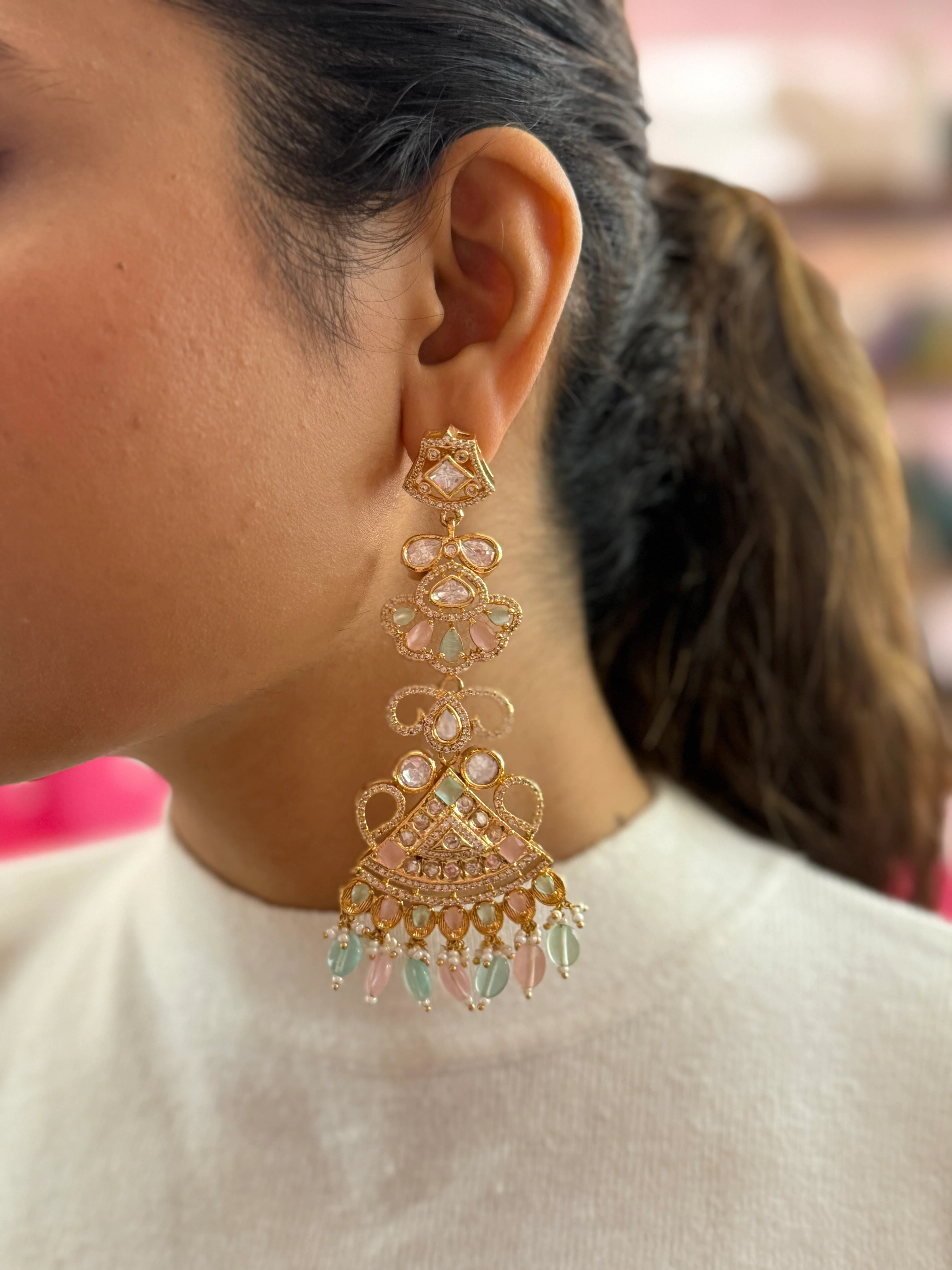 Grand Pastel Kundan Choker Necklace with Maang Tikka - Image 2