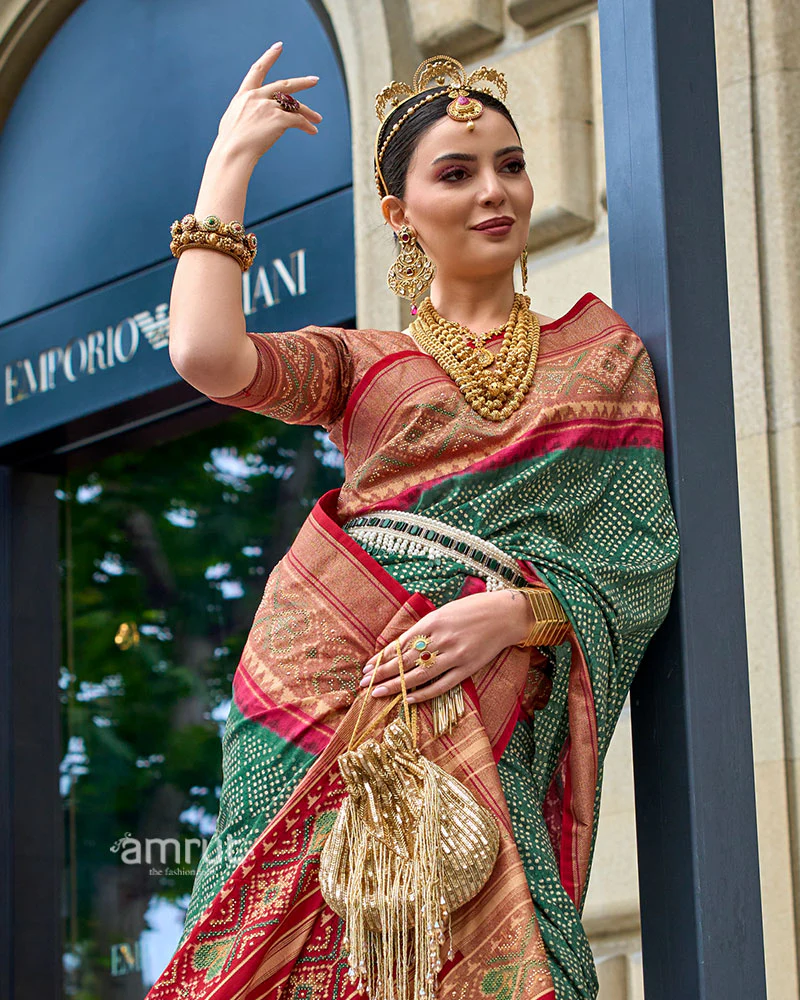 Green and Red Bandhani Printed Saree with Zari Border & Unstitched Blouse - Image 2