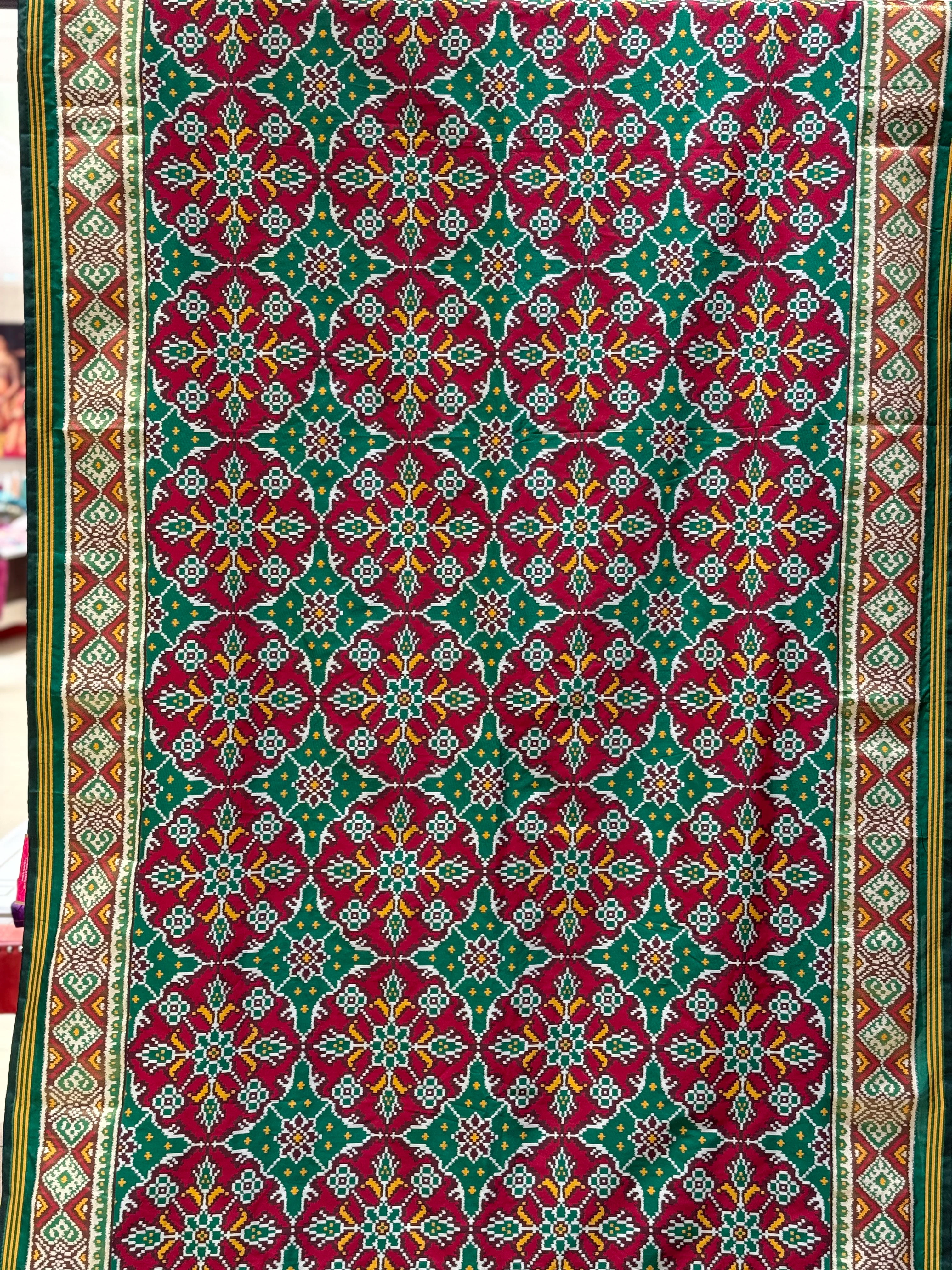 Green Nari Phool Bhat Patola Saree – Traditional Double Ikat Inspired Weaving - Image 4