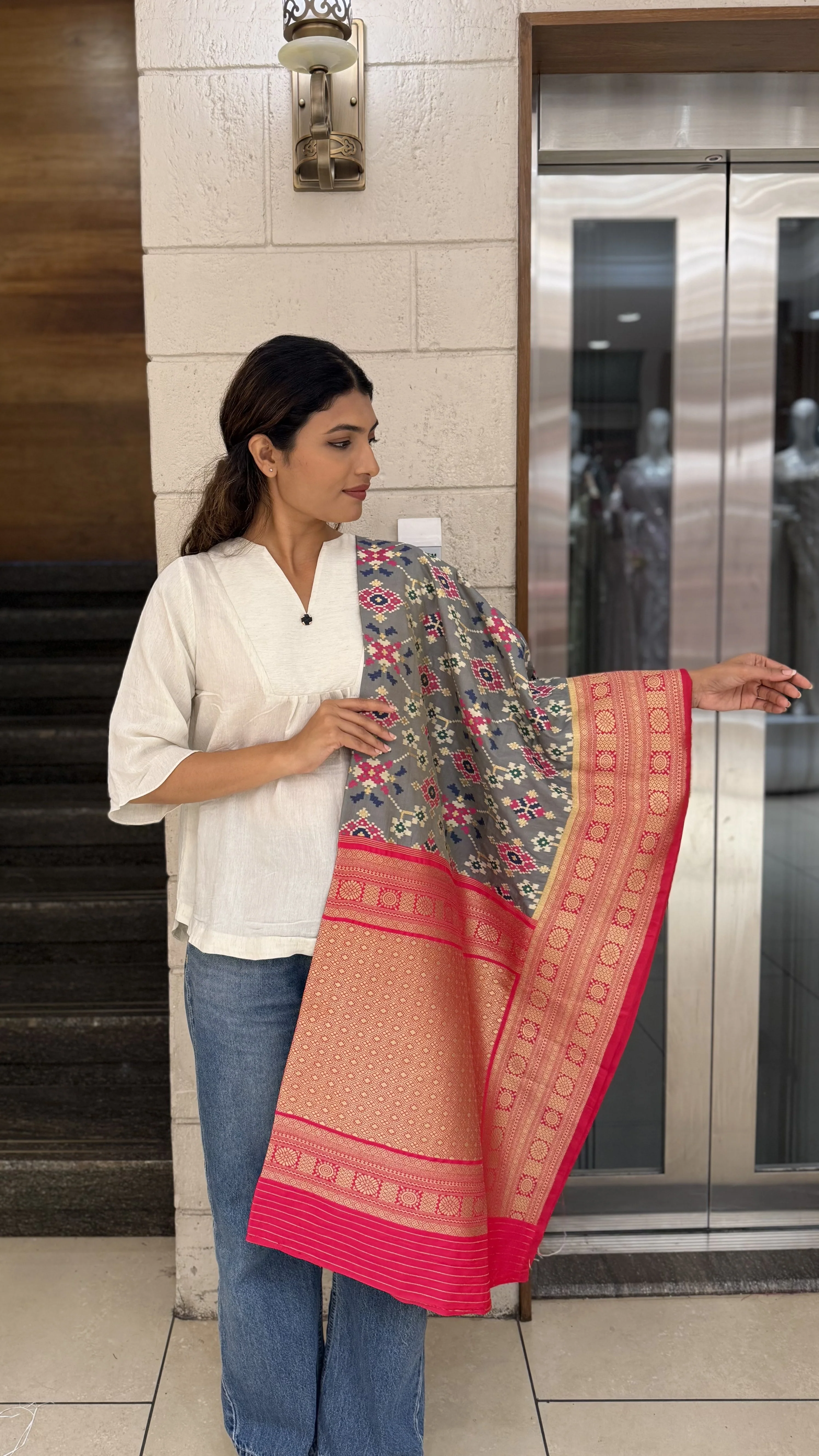 Grey Chowkdi Bhat Patola Saree with Phool Jaal – Double Ikat Inspired Weaving - Image 3