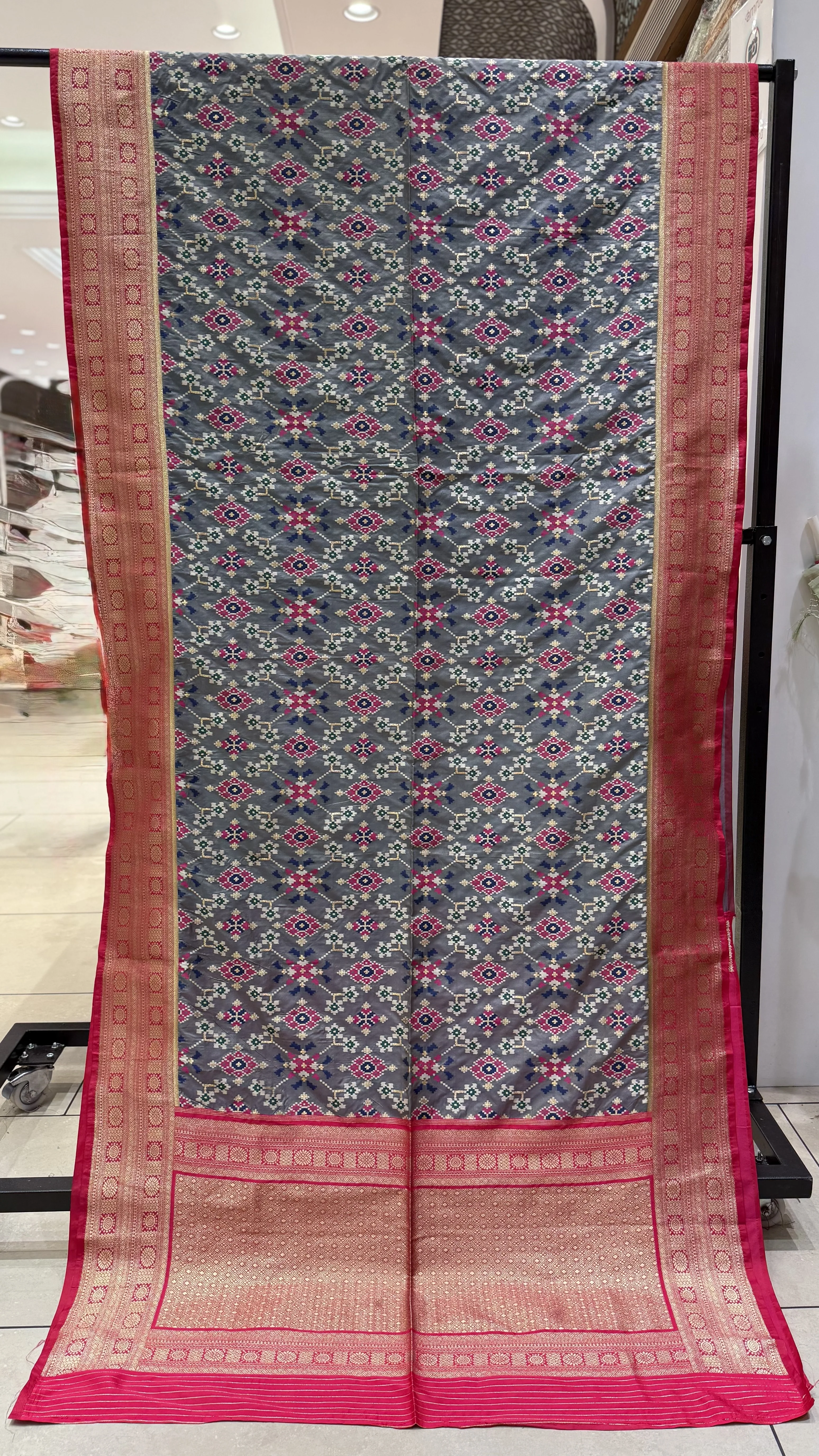 Grey Chowkdi Bhat Patola Saree with Phool Jaal – Double Ikat Inspired Weaving - Image 4