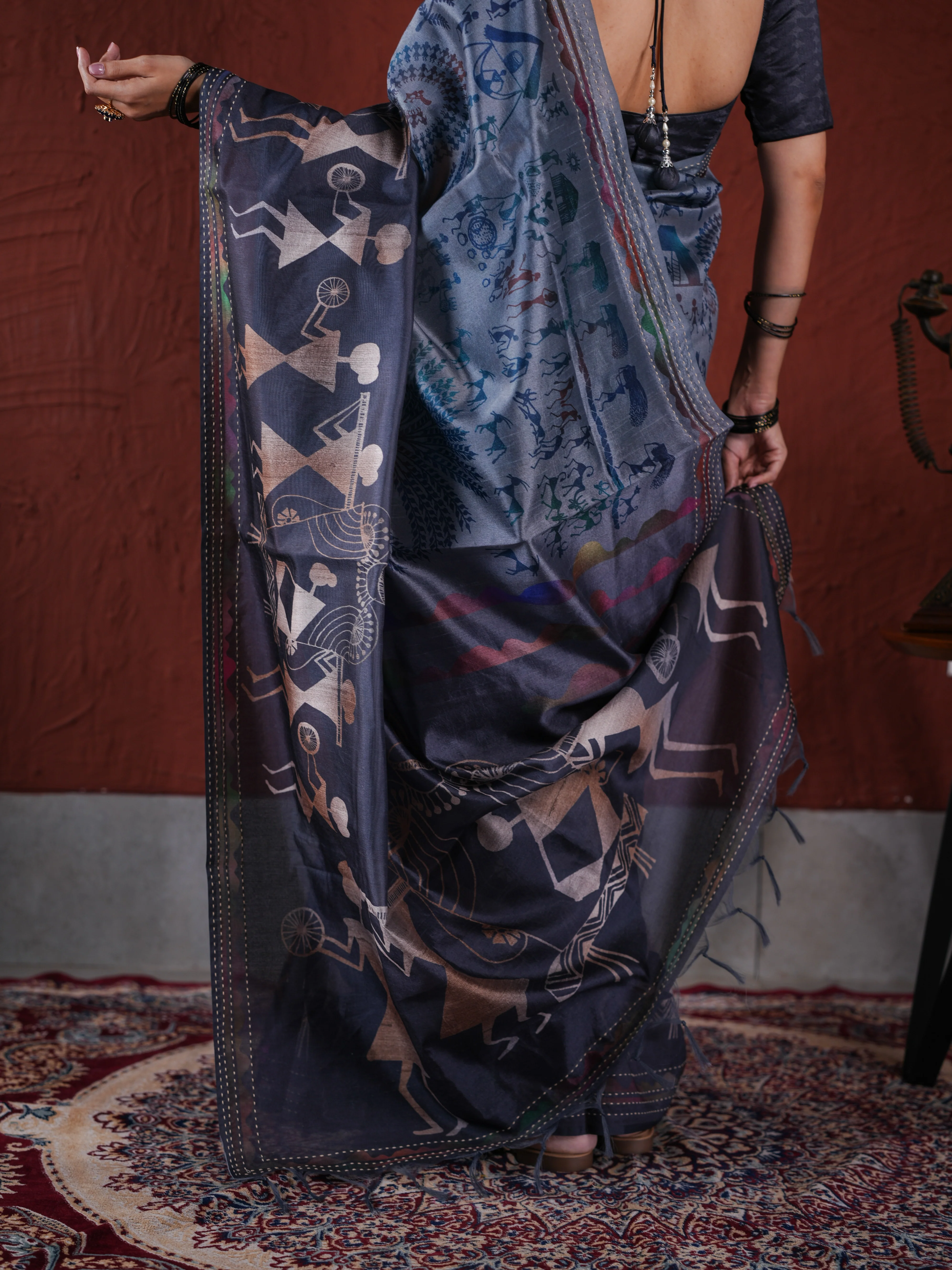 Charcoal Grey PV Cotton Khadi Saree with Traditional Warli Prints Unstitched Blouse - Image 9