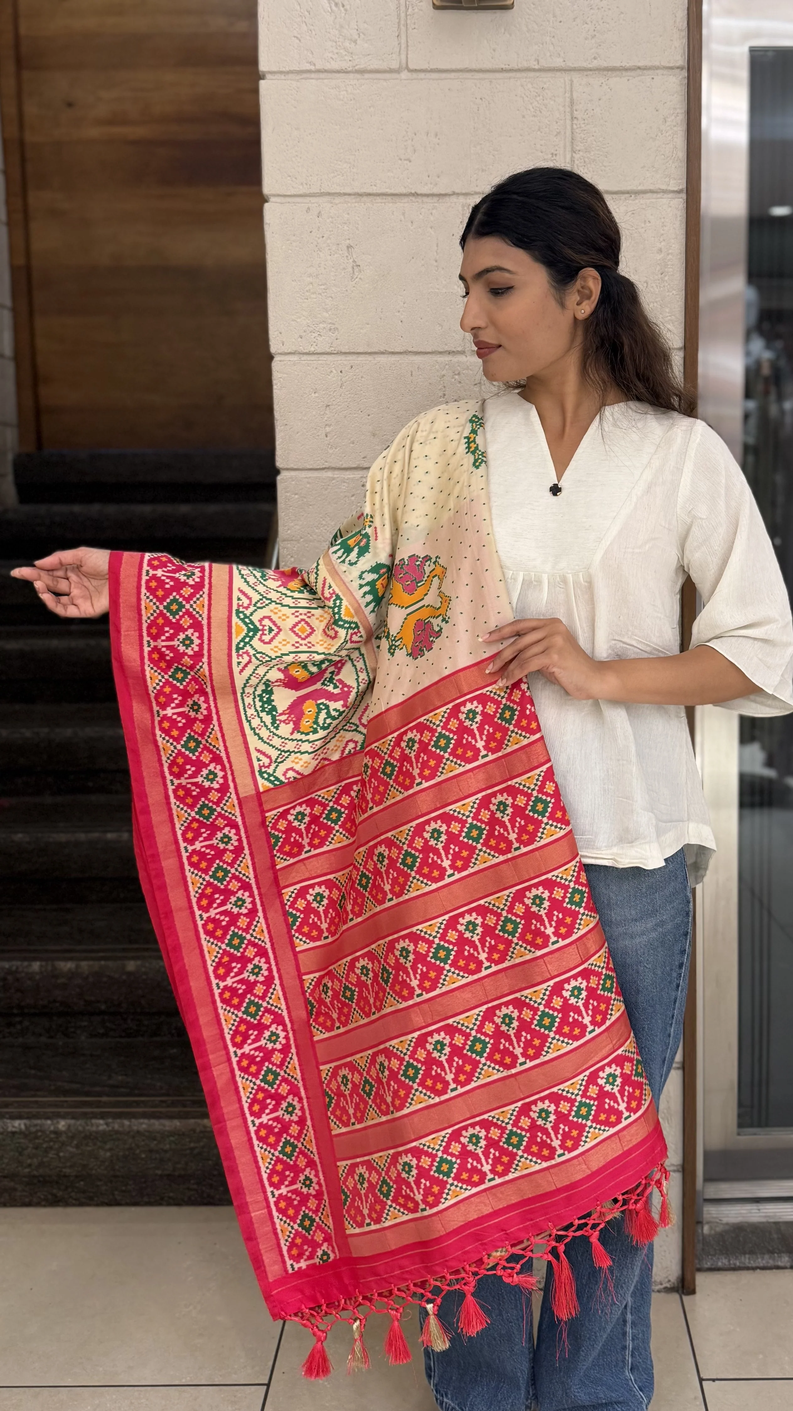 Hans–Kunjar Bhat Patola Saree Inspired by Double Ikat Design Motifs - Image 3