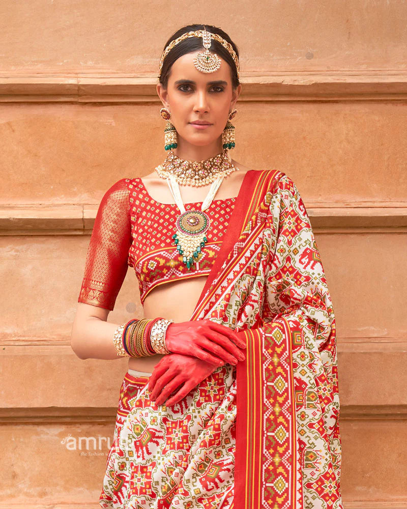 Ivory Patola Printed Saree with Red Zari Border and Unstitched Blouse - Image 2