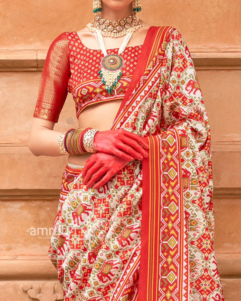Ivory Patola Printed Saree with Red Zari Border and Unstitched Blouse - Image 3