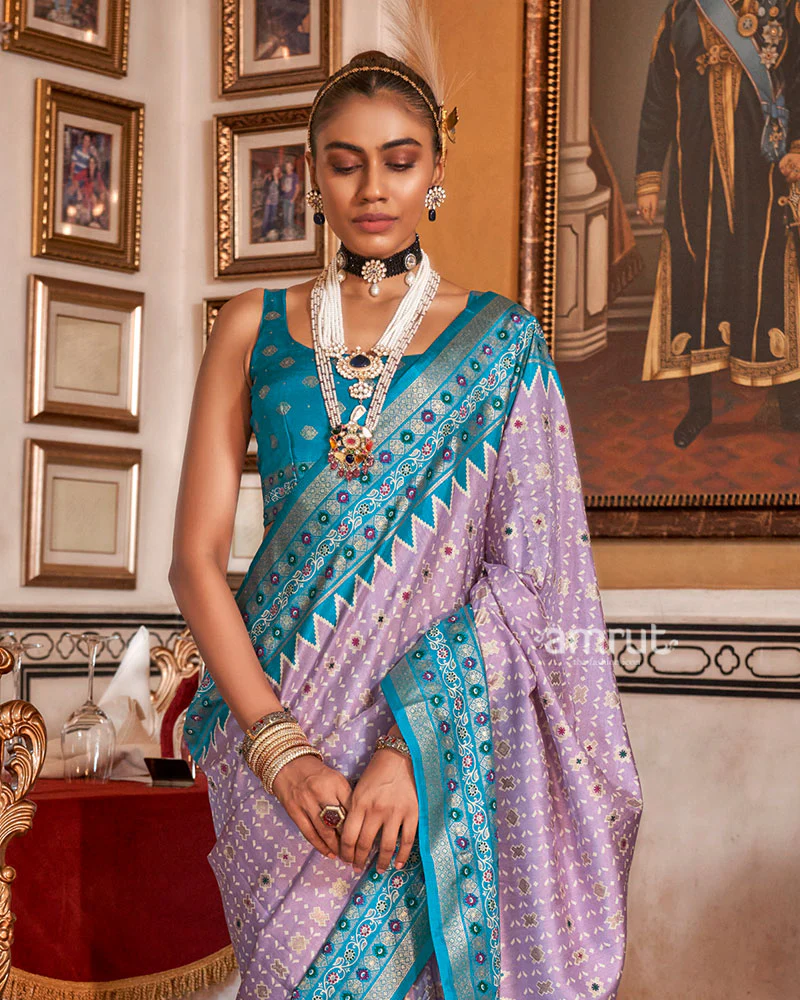Light Purple with Teal Blue Floral Motifs Printed Border Saree and Unstitched Blouse - Image 2