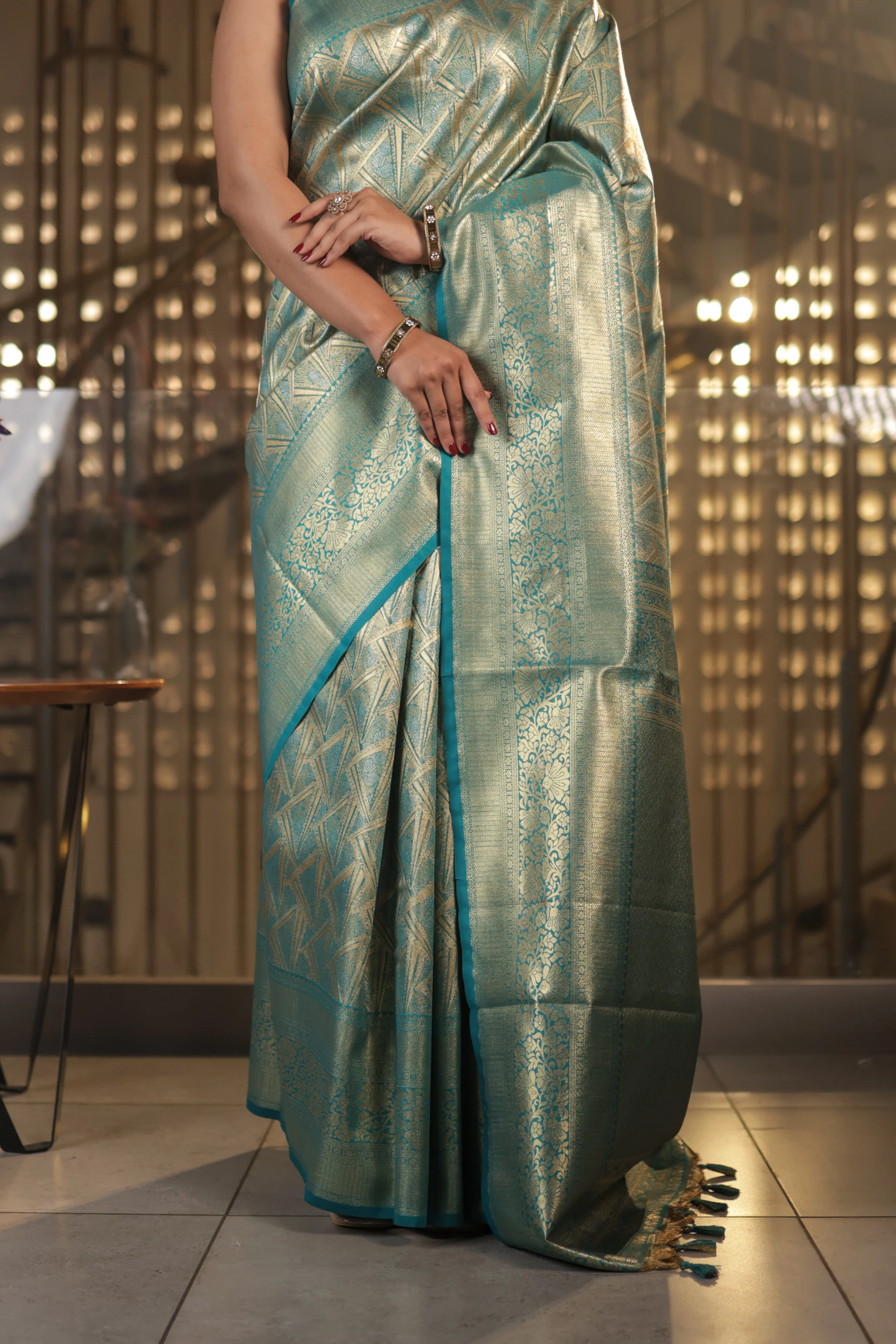 Lustrous Kanjivaram Silk Saree in Aqua Green with Unstitched Blouse - Image 3