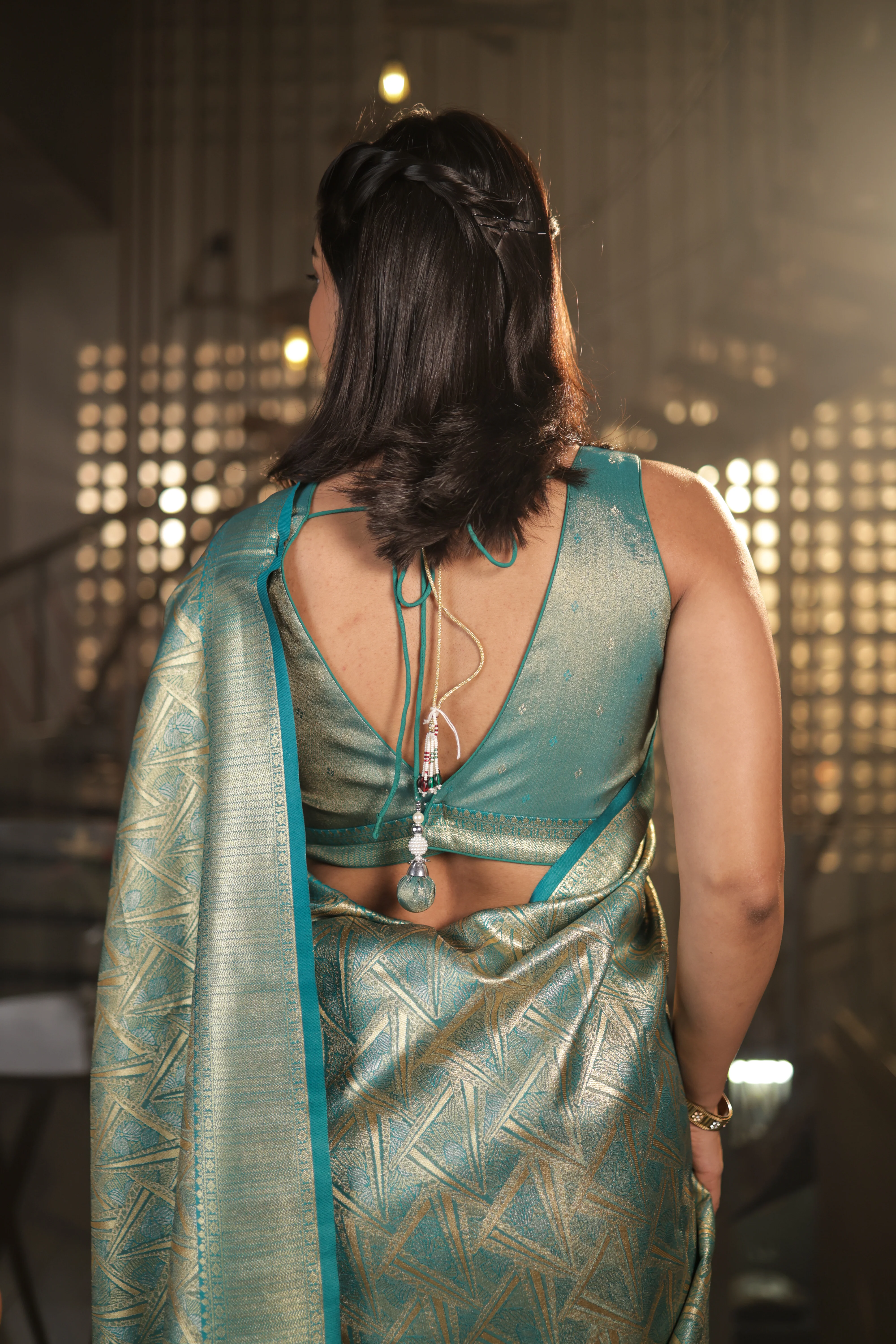 Lustrous Kanjivaram Silk Saree in Aqua Green with Unstitched Blouse - Image 7