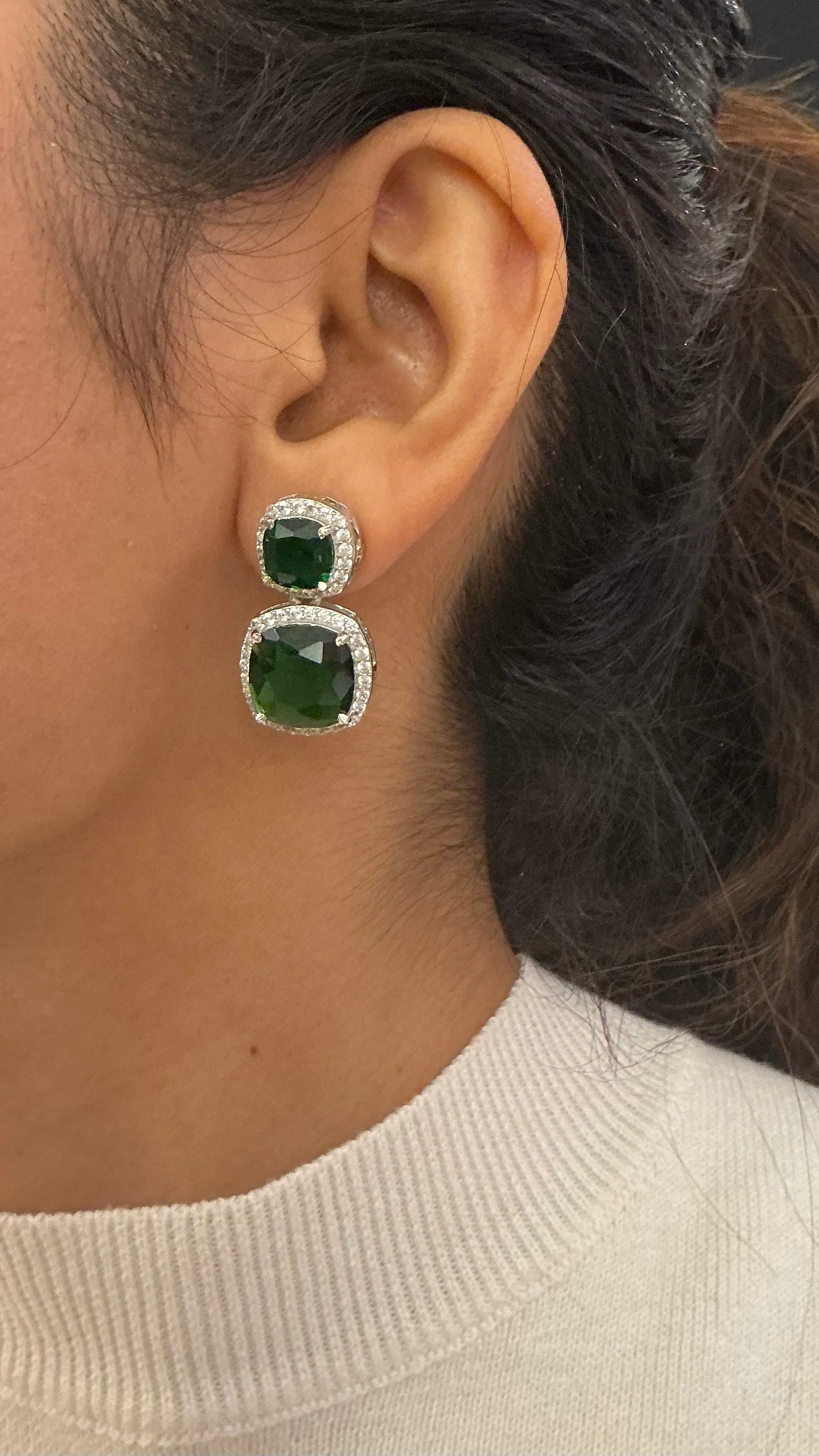 Luxury Emerald Green Crystal Statement Necklace - Image 2