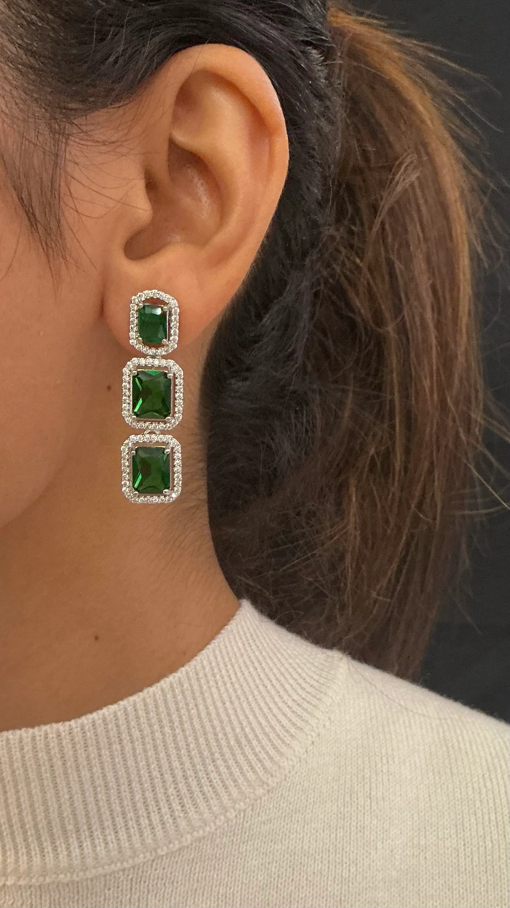 Luxury Emerald Green Emerald-Cut Tennis Statement Necklace in Silver Finish - Image 2