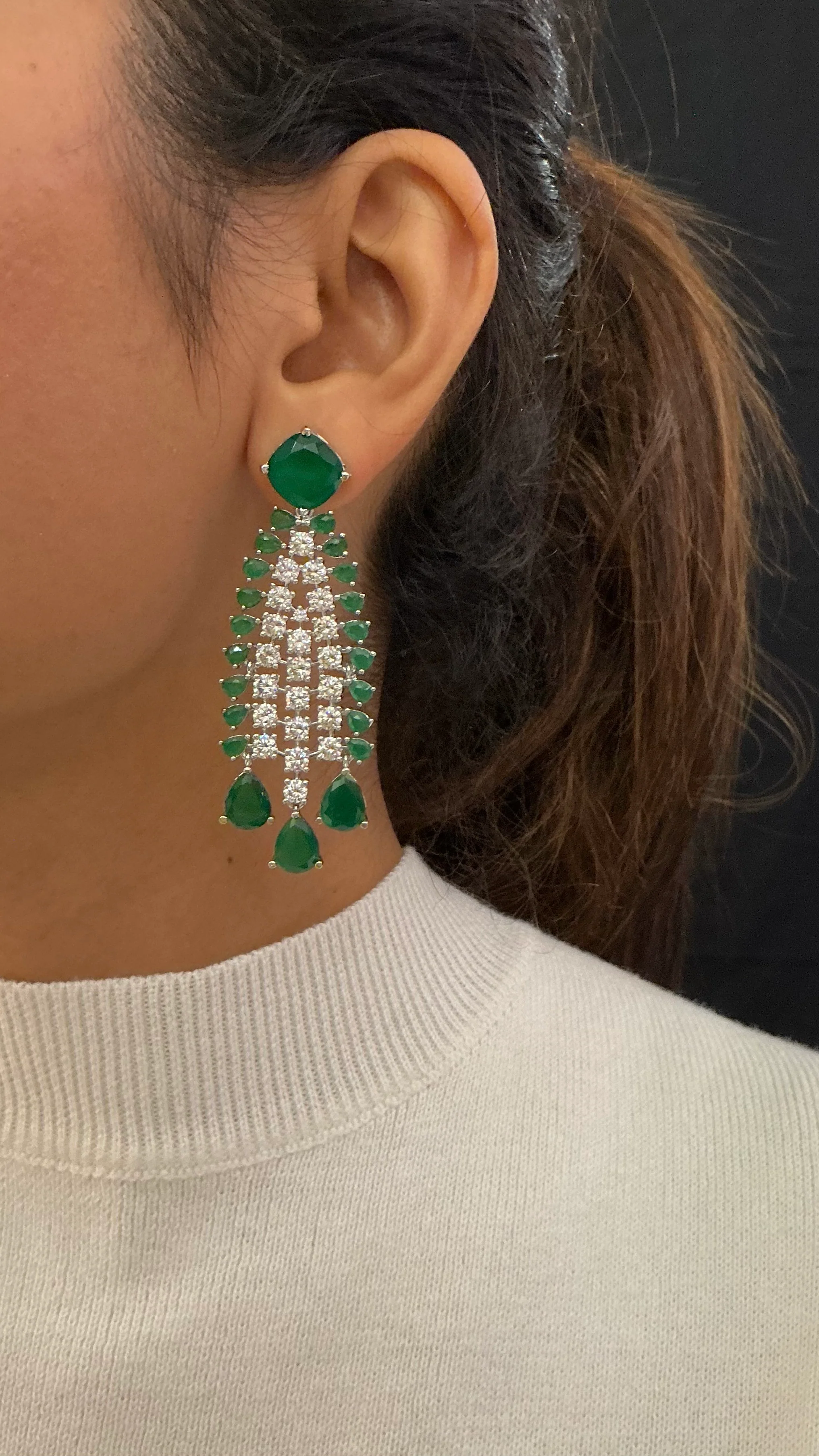 Luxury Emerald Green Y-Drop Crystal Necklace in Silver Finish - Image 2