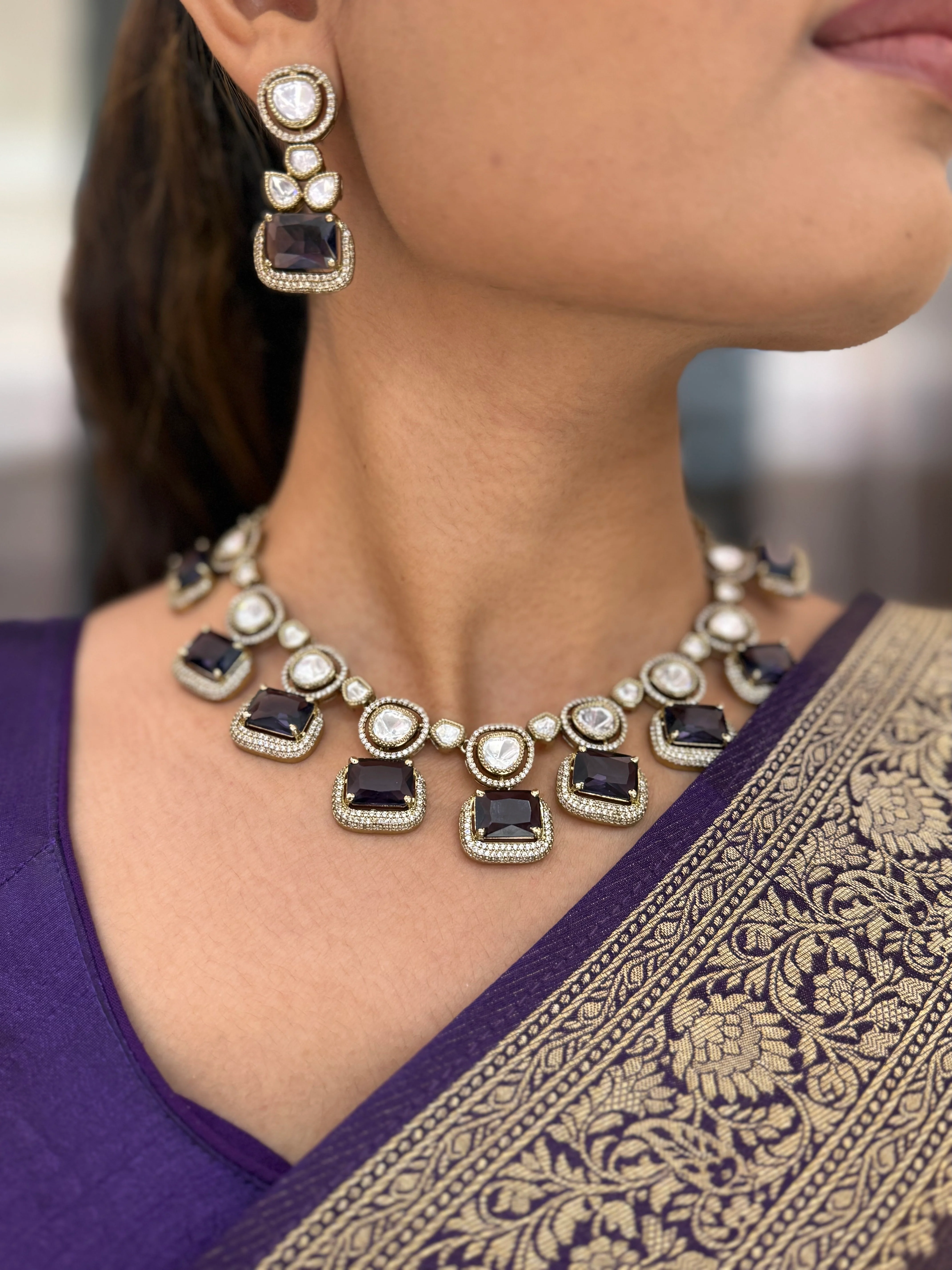 Majestic Plum Kanjivaram Silk Saree with Antique Zari Border & Traditional Motifs - Image 9