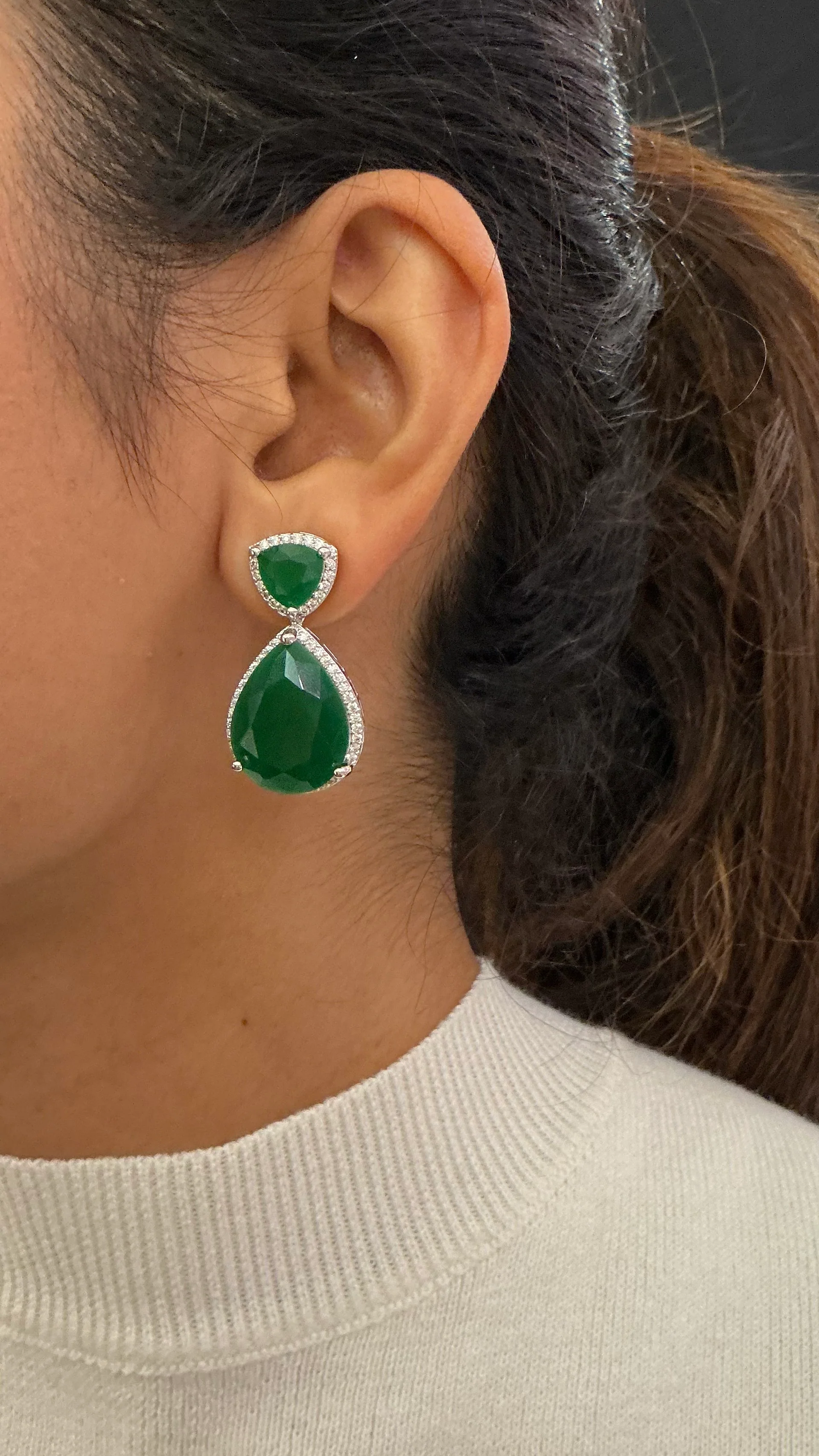 Modern Emerald Green Teardrop Pendant Necklace with Crystal Chain - Image 2