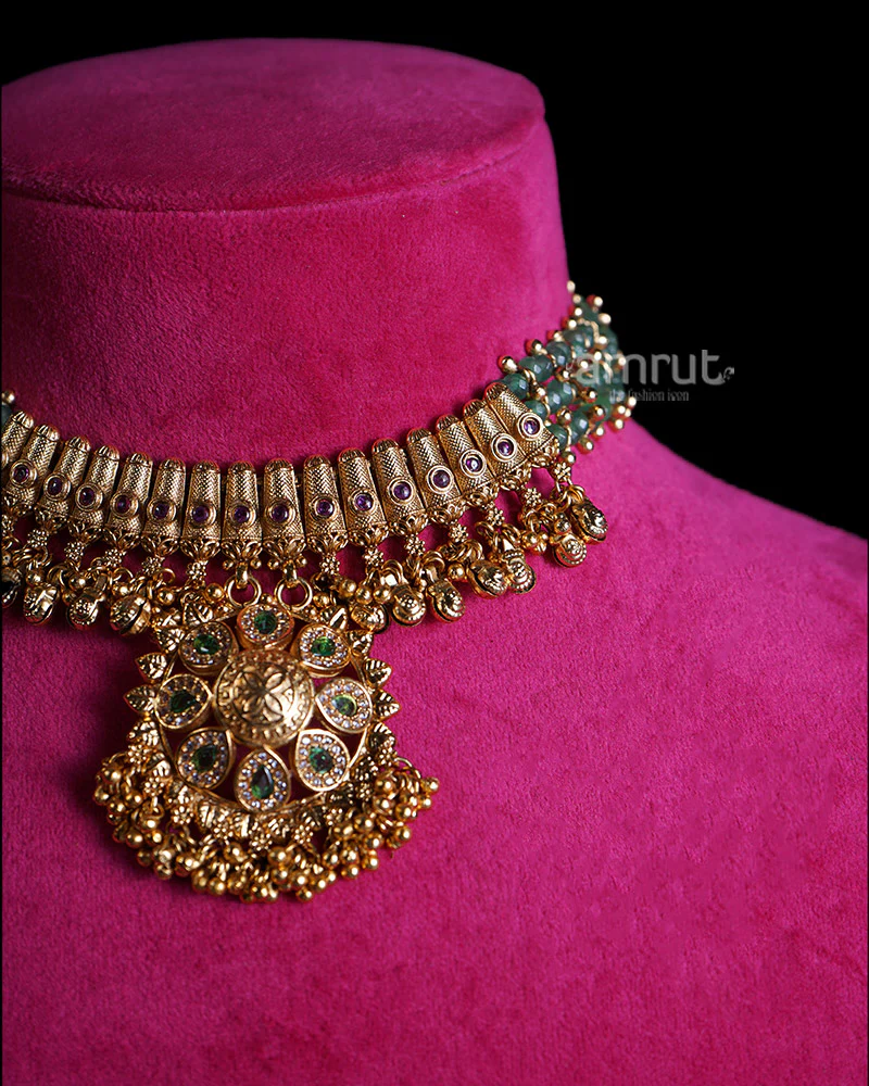 Ornate Gold Toned Emerald Green Gemstones Choker Necklace - Image 2