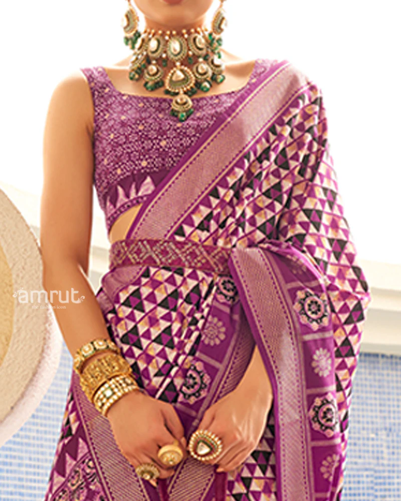 Pink & White Geometric Printed Embellished Zari Border Silk Saree with Unstitched Blouse - Image 3
