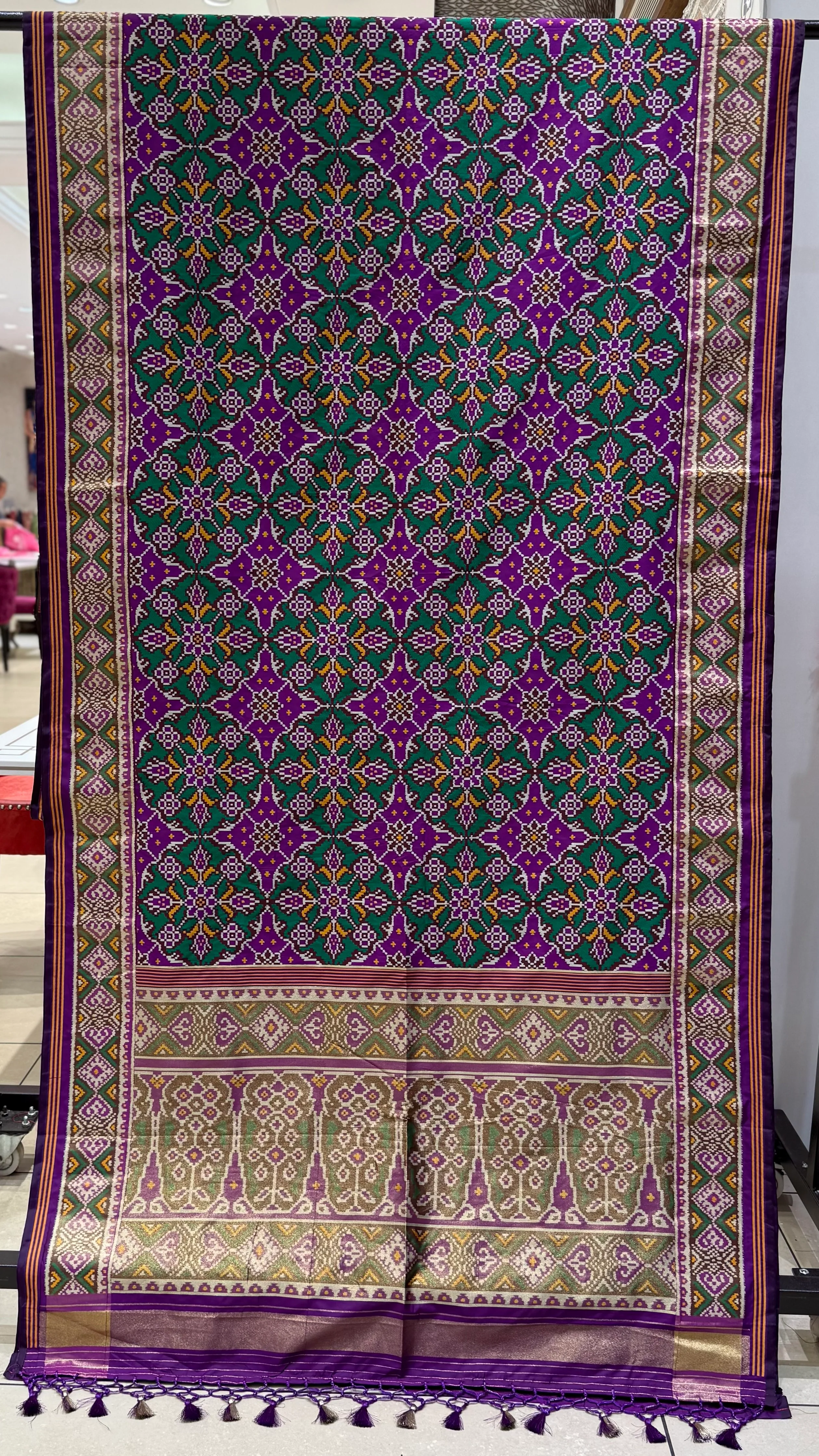 Purple Nari Phool Bhat Patola Saree – Traditional Double Ikat Inspired Weaving - Image 5