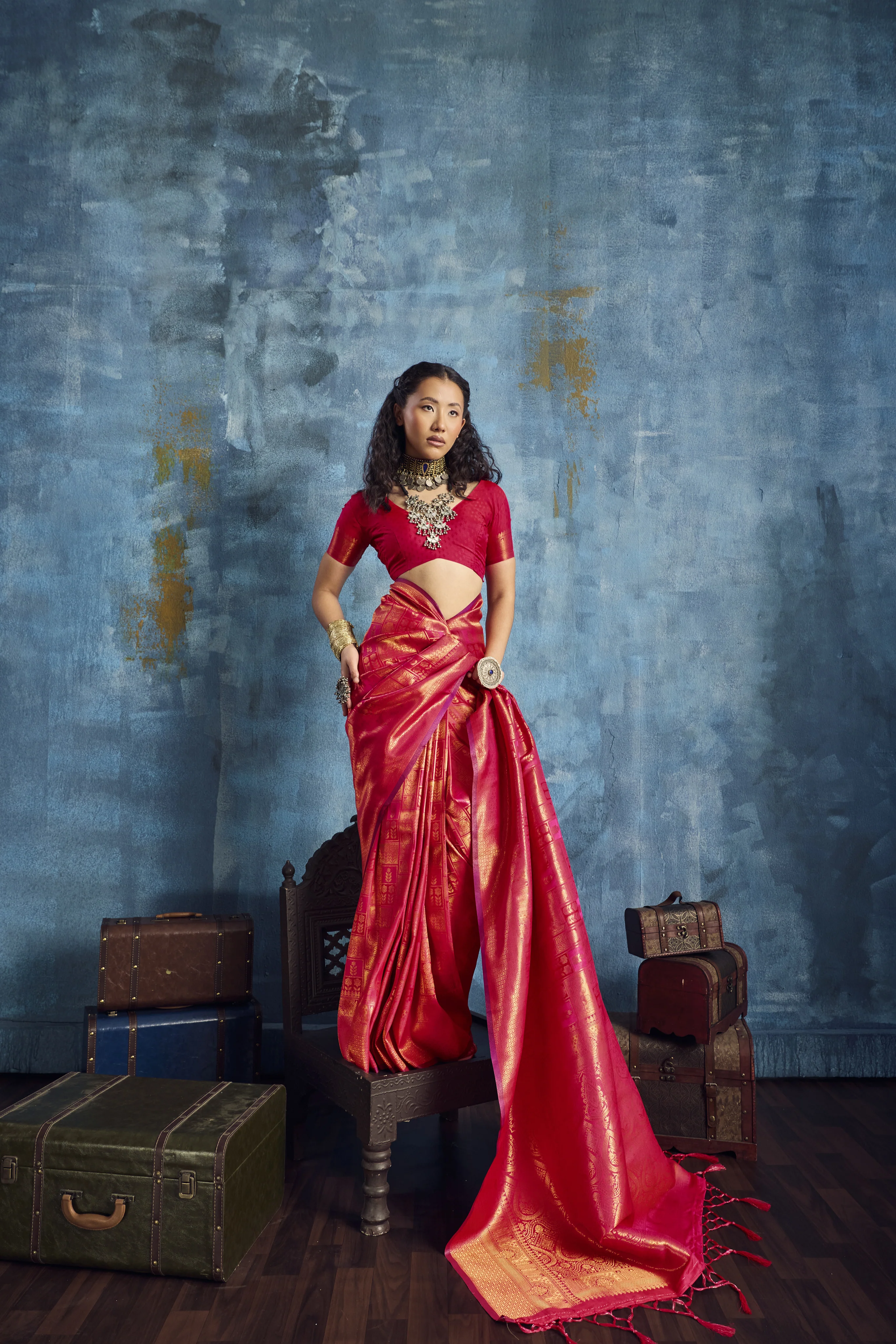 Radiant Red Handloom Silk Saree with Rich Gold Zari Weaving - Image 5