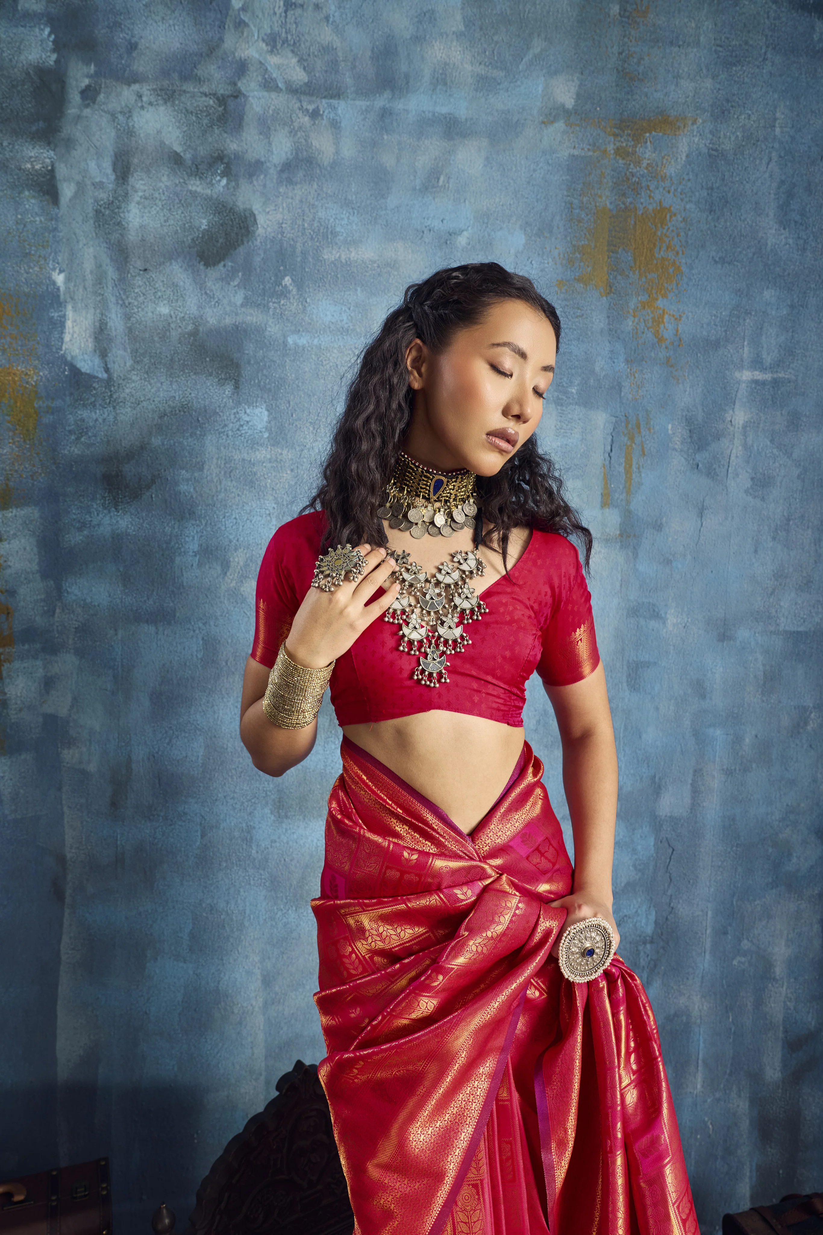 Radiant Red Handloom Silk Saree with Rich Gold Zari Weaving - Image 6