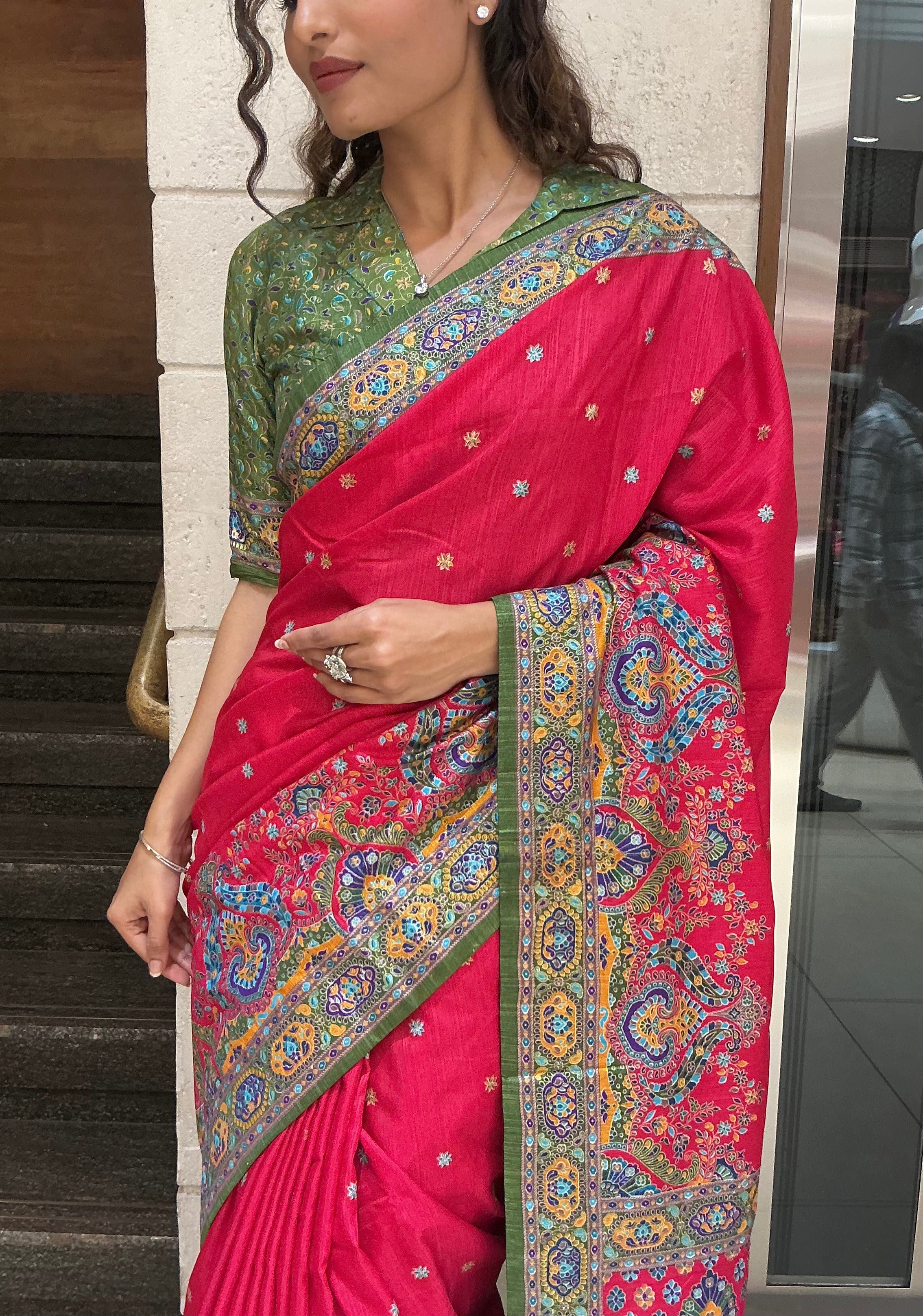 Red & Olive Green Heritage Paisley Printed Designer Saree - Image 2