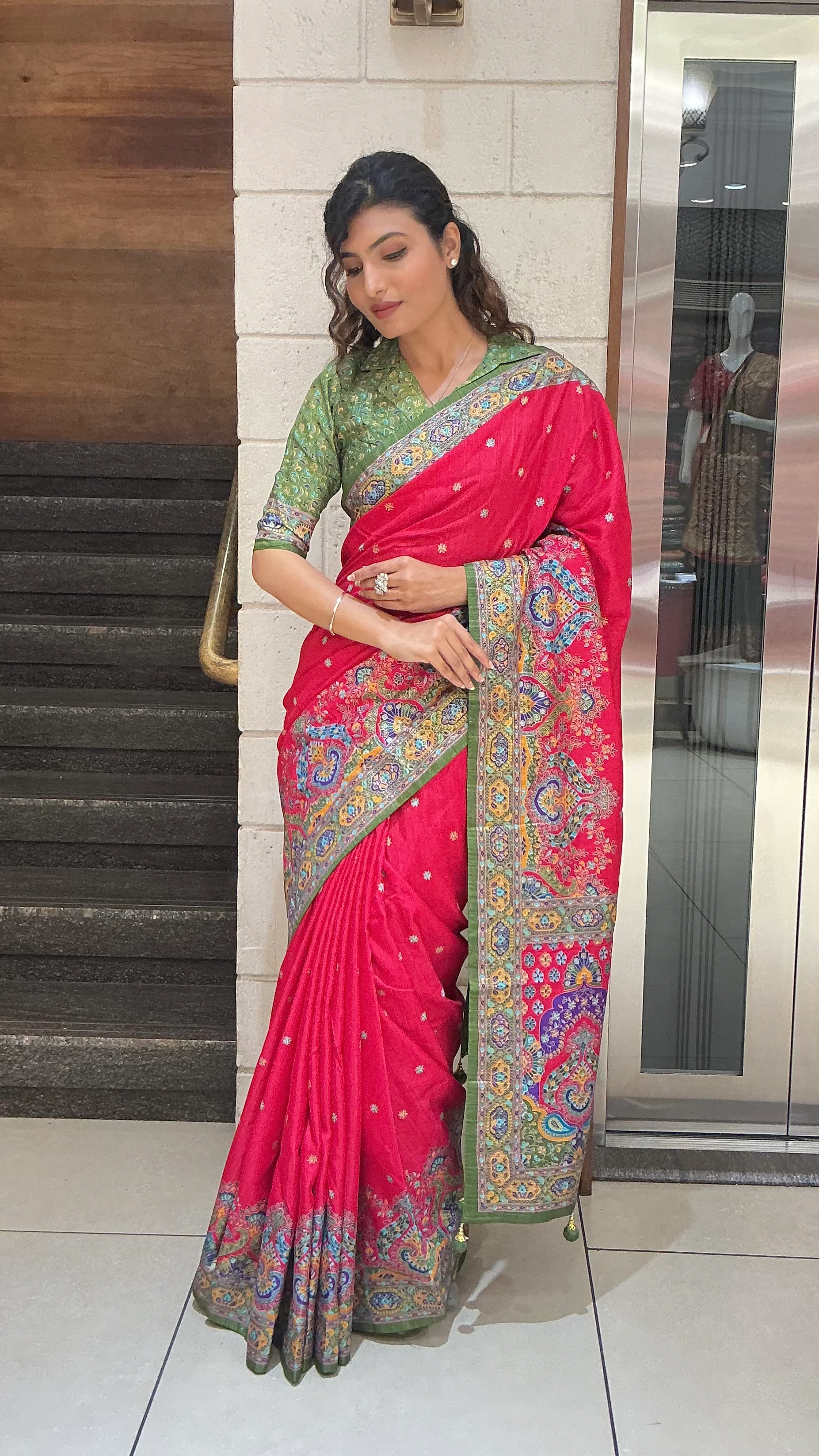 Red & Olive Green Heritage Paisley Printed Designer Saree - Image 4