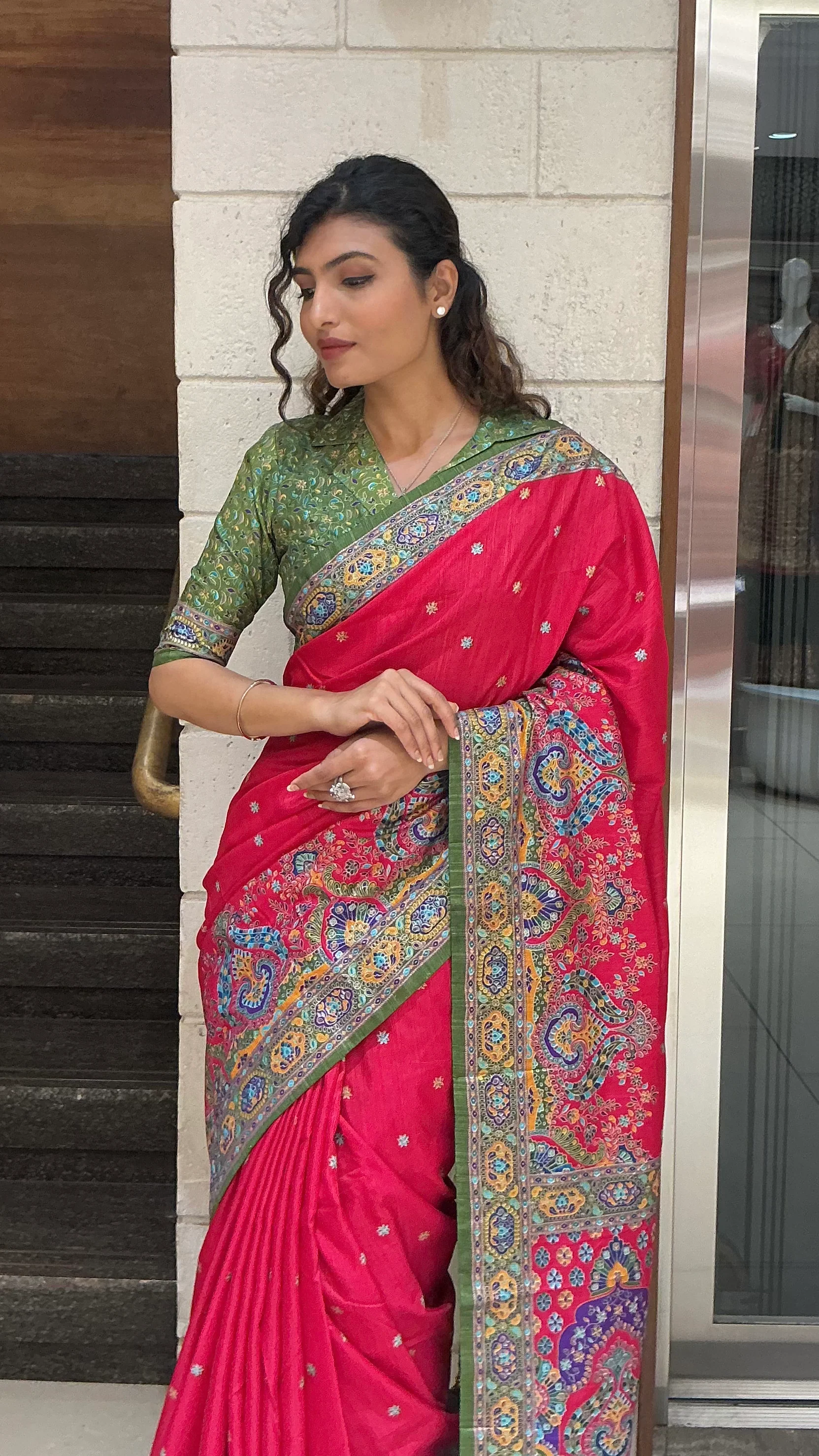Red & Olive Green Heritage Paisley Printed Designer Saree - Image 6
