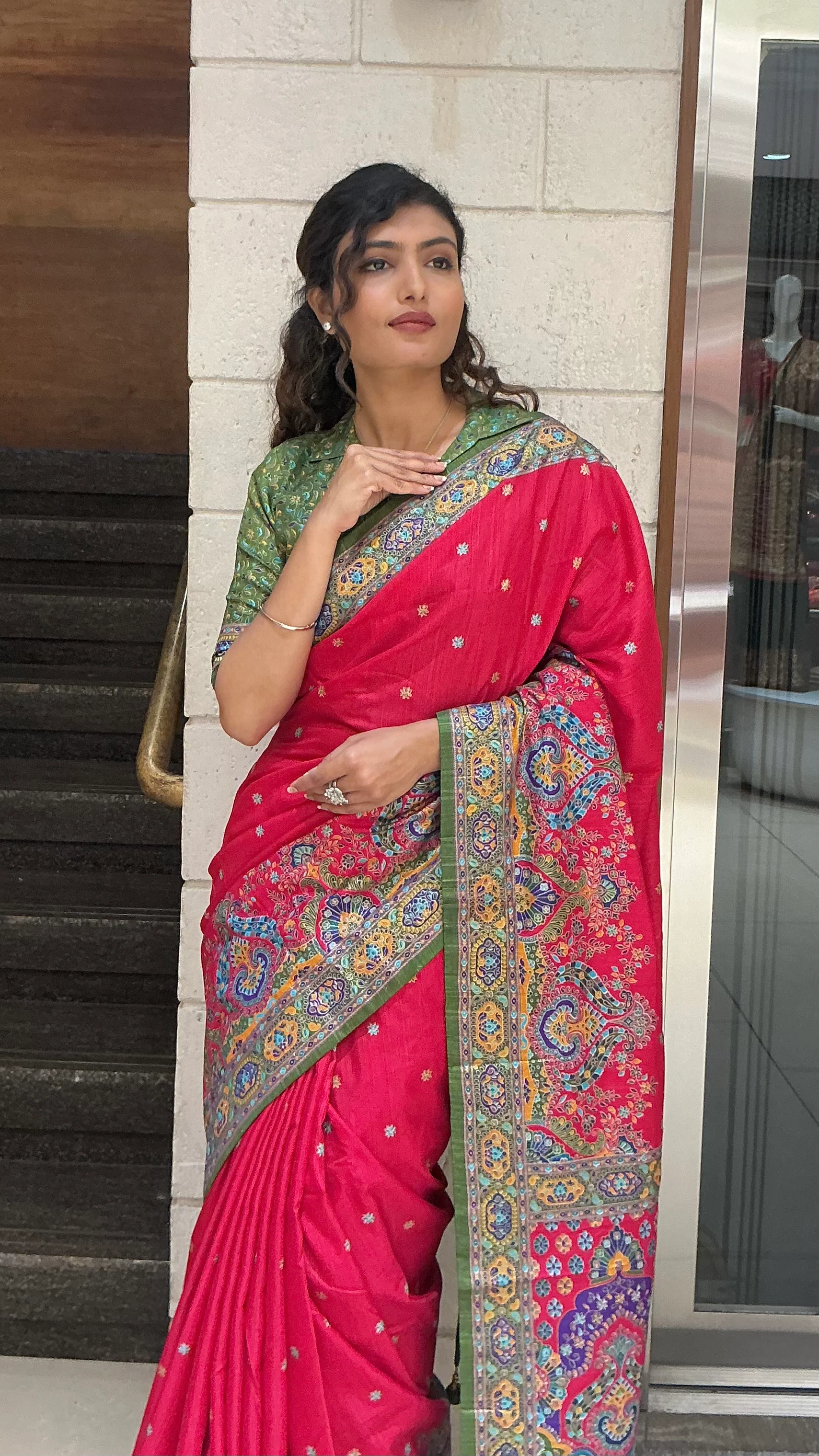 Red & Olive Green Heritage Paisley Printed Designer Saree - Image 7