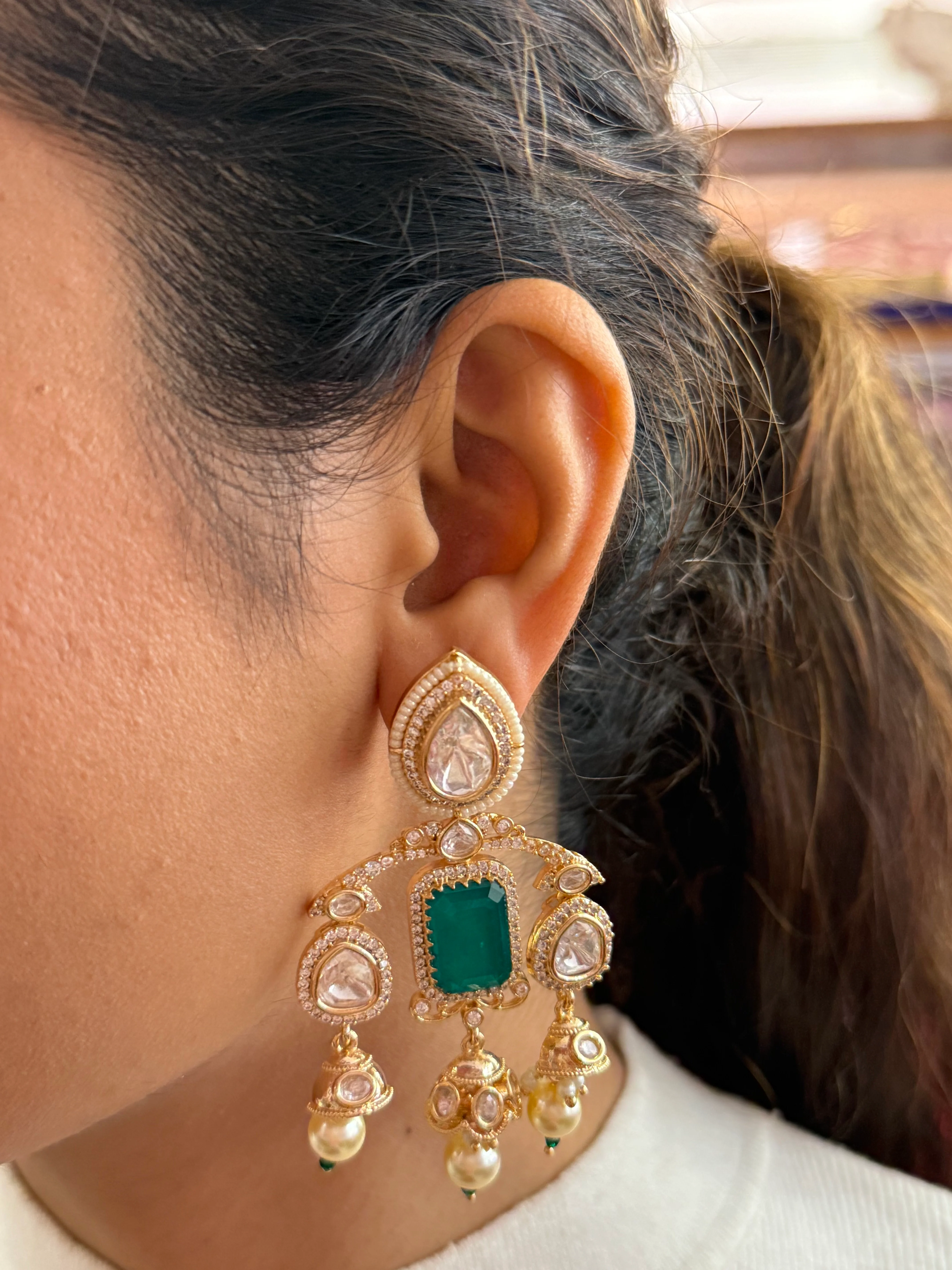 Regal Kundan & Emerald Green Choker Necklace with Pear-Shaped Polki and Pearl Drops - Image 2