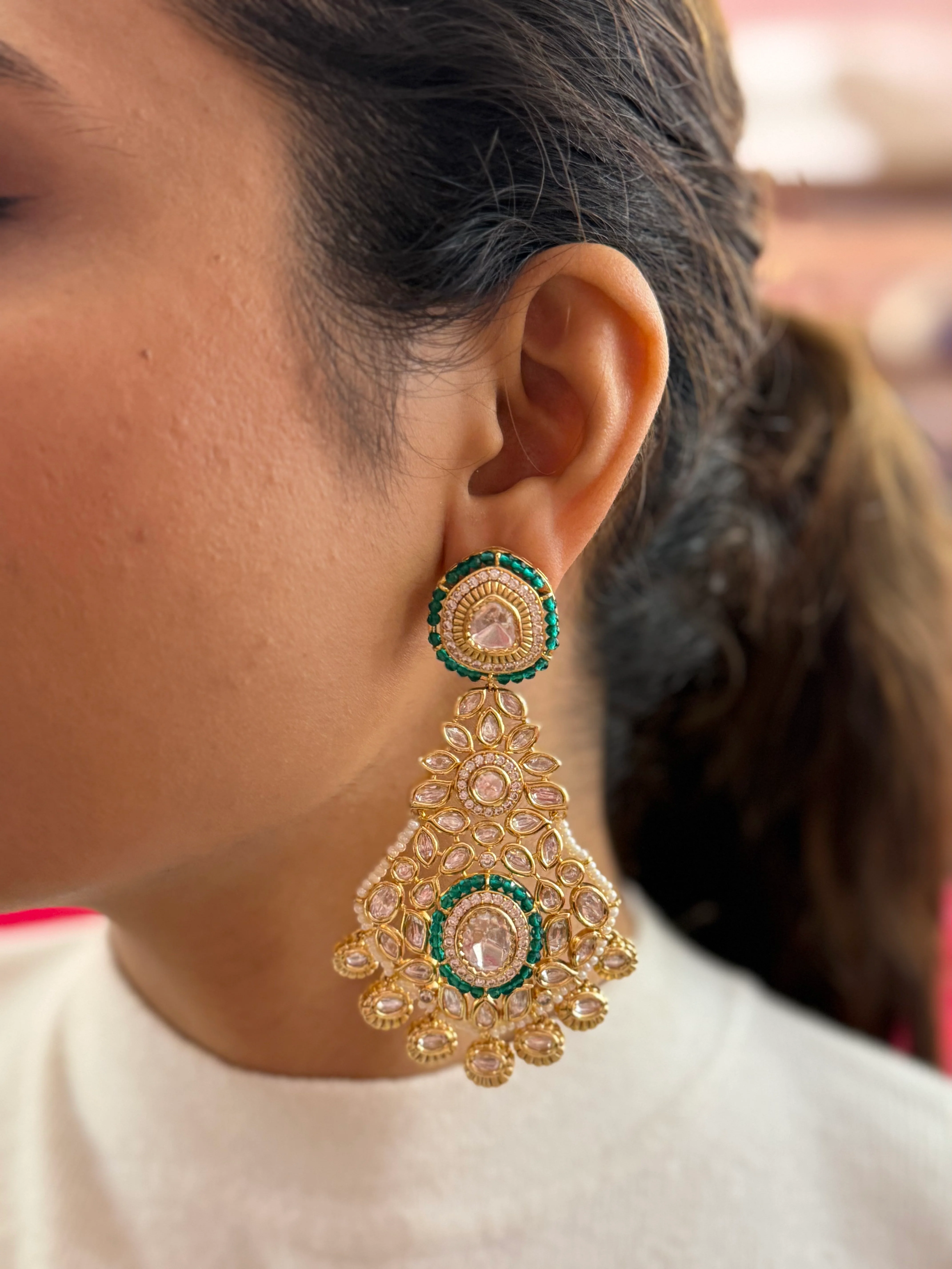 Royal Green Kundan Polki Choker Necklace with Matching Maang Tikka - Image 2