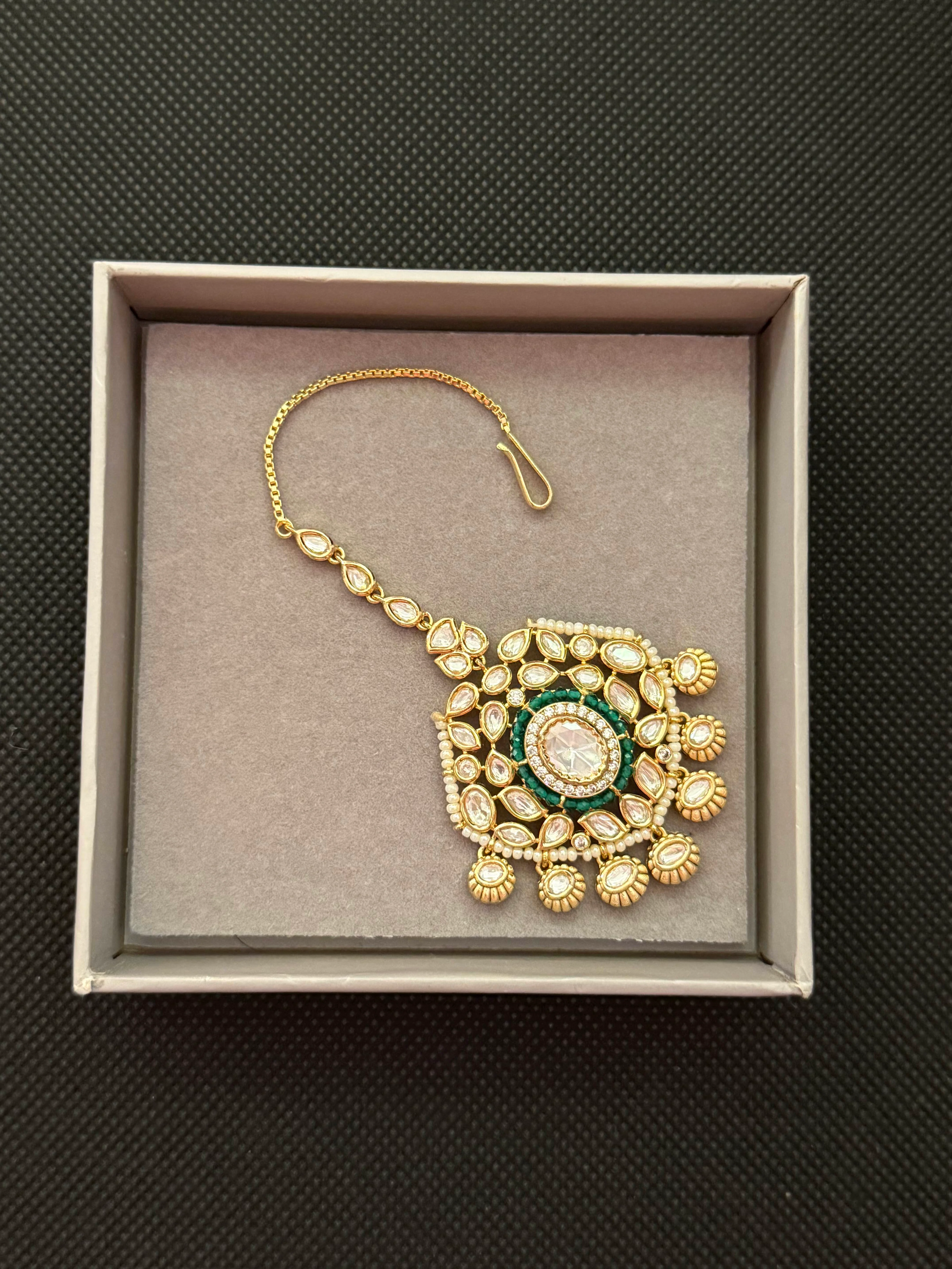 Royal Green Kundan Polki Choker Necklace with Matching Maang Tikka - Image 3