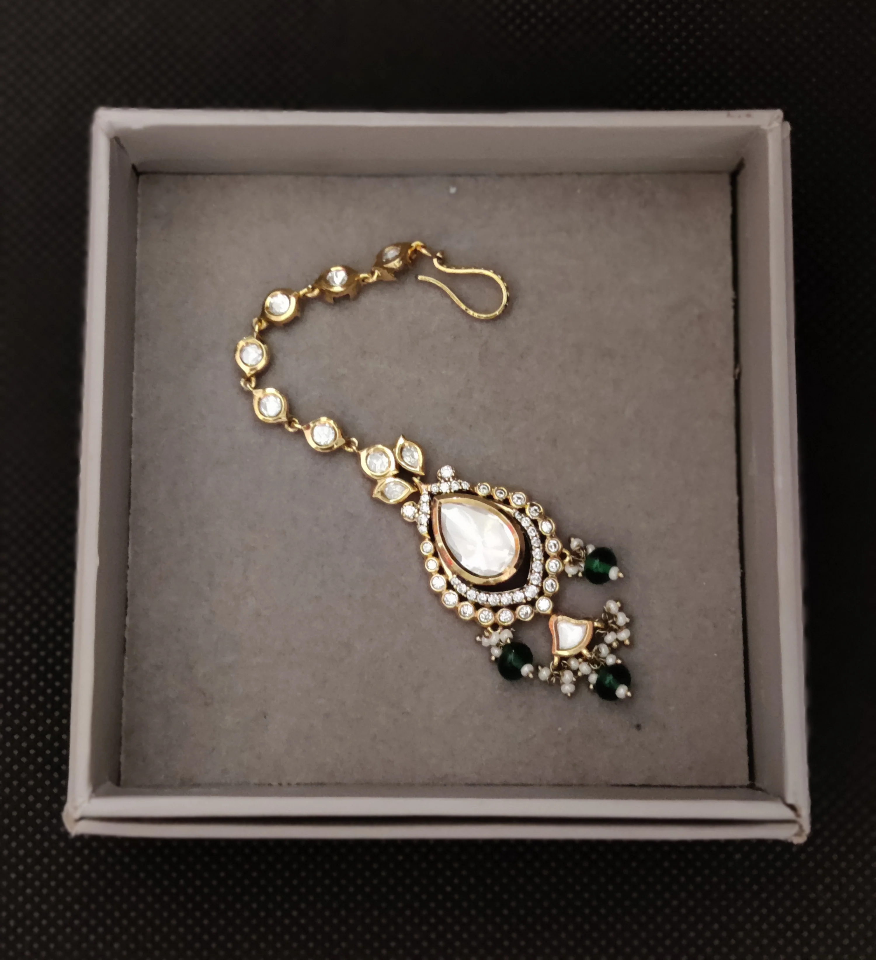 Royal Green & White Kundan Bridal Jewellery Set – Necklace, Earrings & Maang Tikka with Pearl Drops - Image 2
