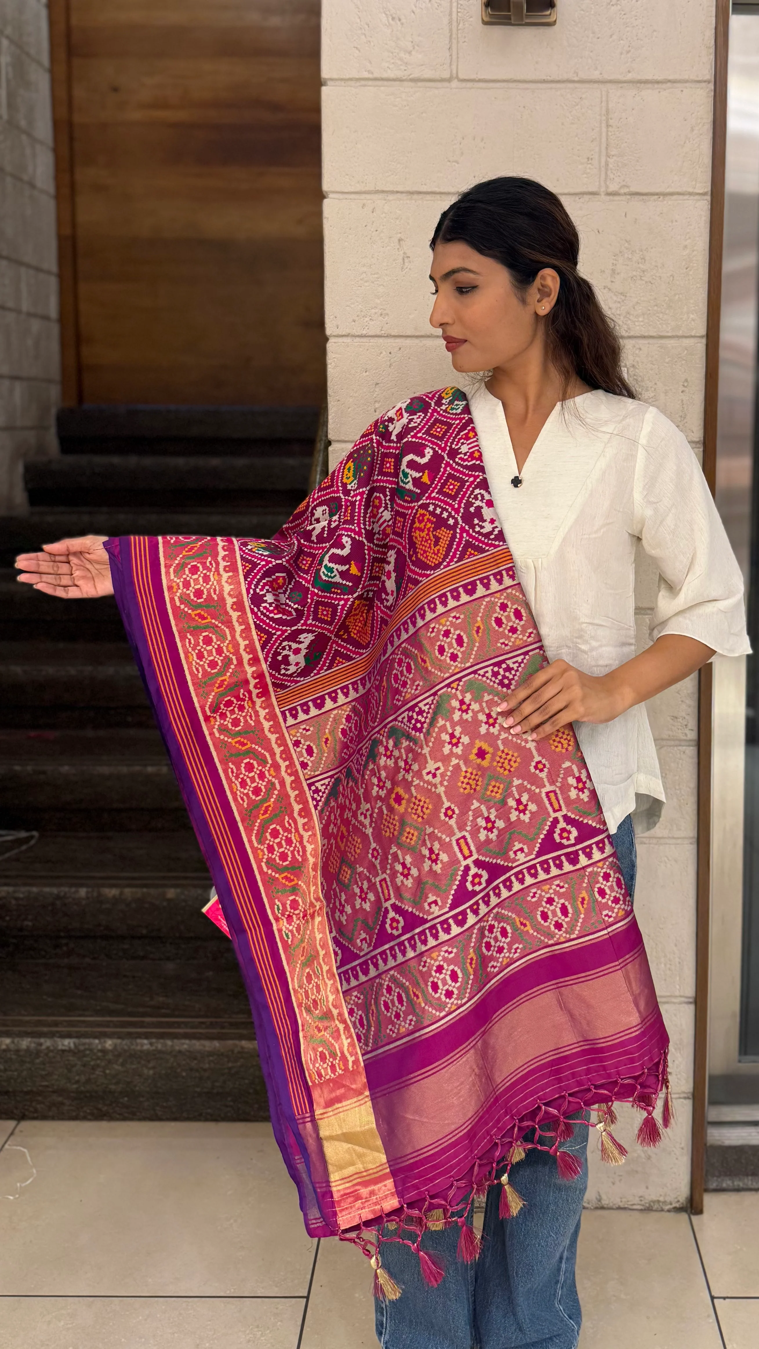 Royal Kunjar Bhat Patola Saree – Chowkdi Layout Inspired Double Ikat Weaving - Image 4